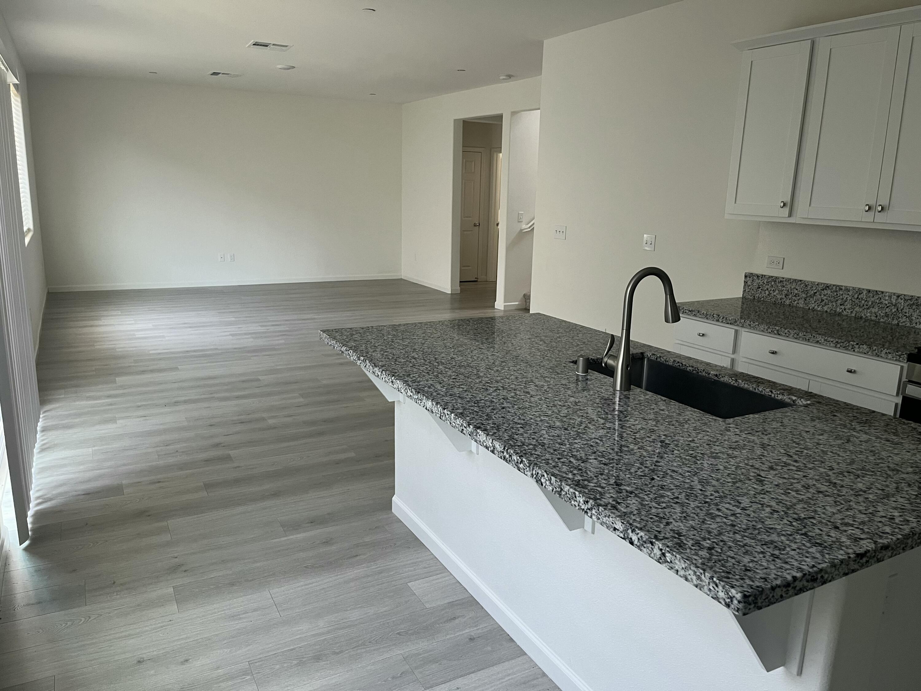 2227 S Crumal St, Visalia, CA 93292