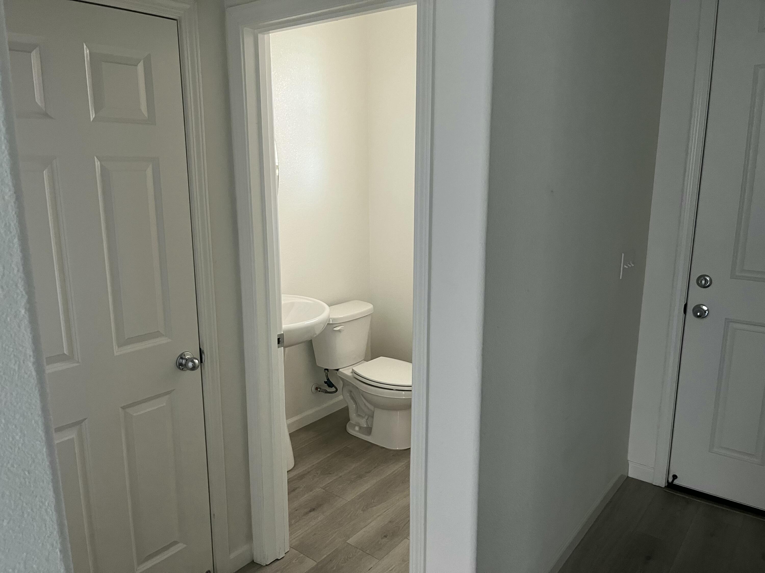 2227 S Crumal St, Visalia, CA 93292