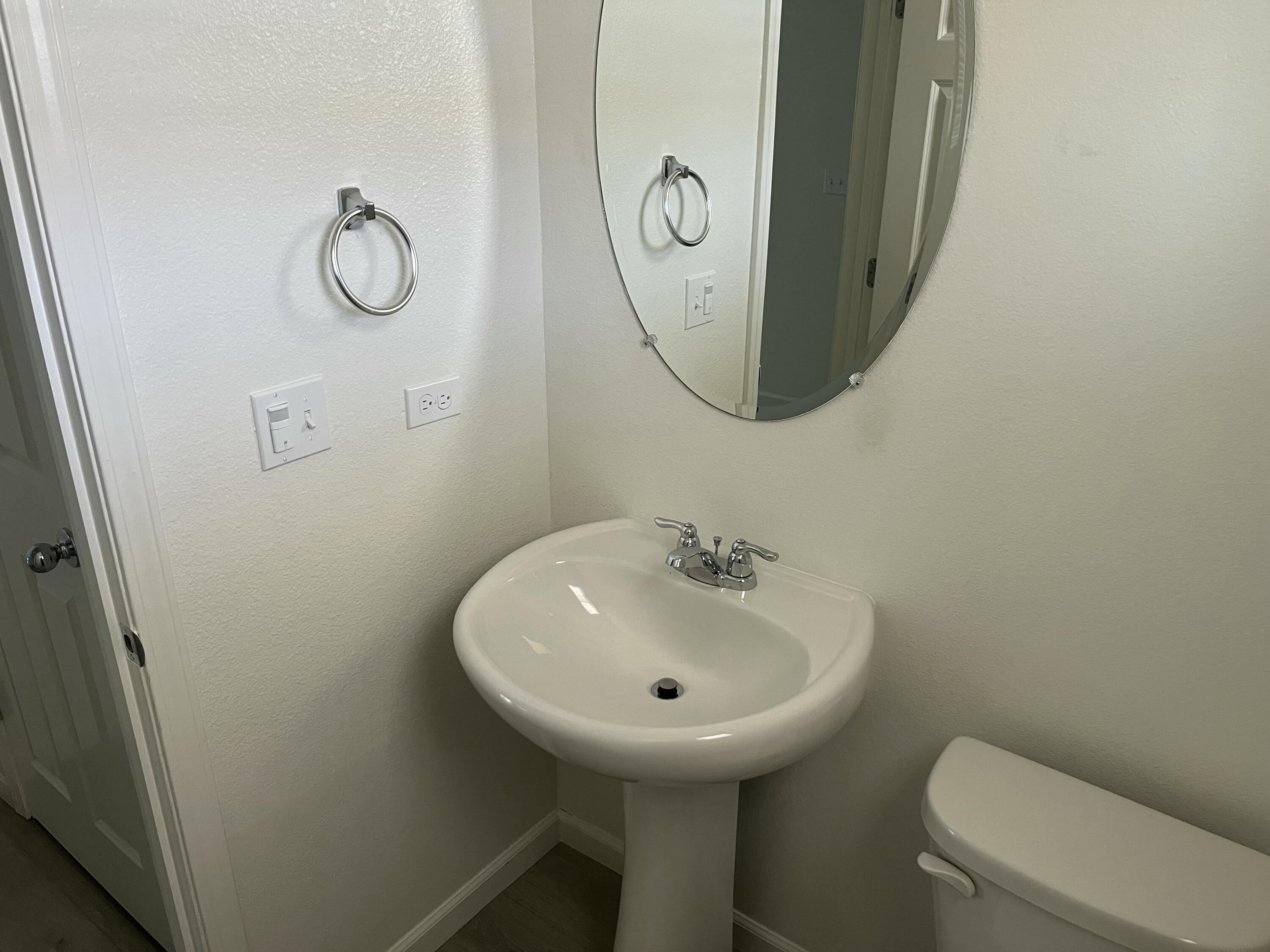 2227 S Crumal St, Visalia, CA 93292