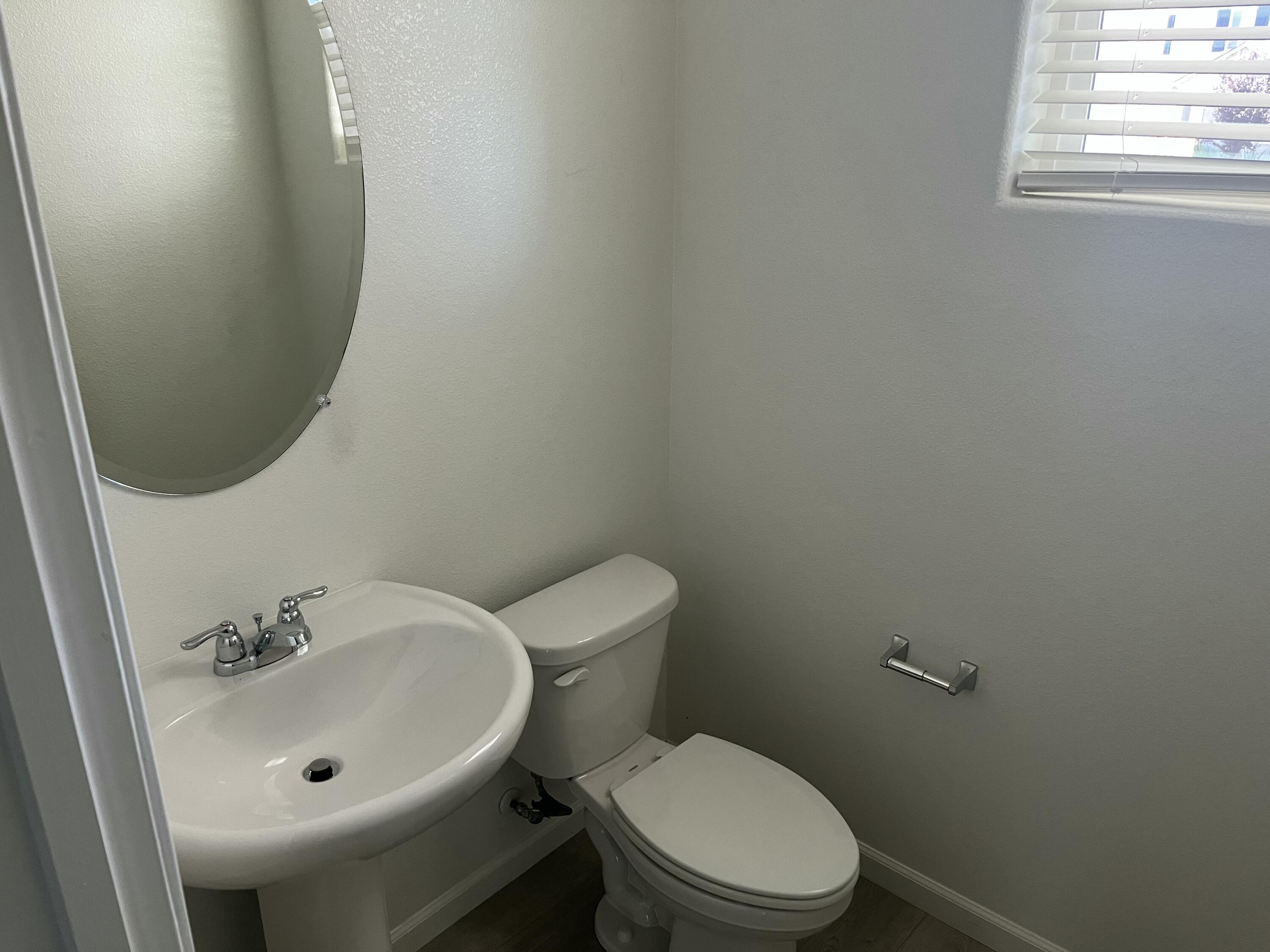 2227 S Crumal St, Visalia, CA 93292