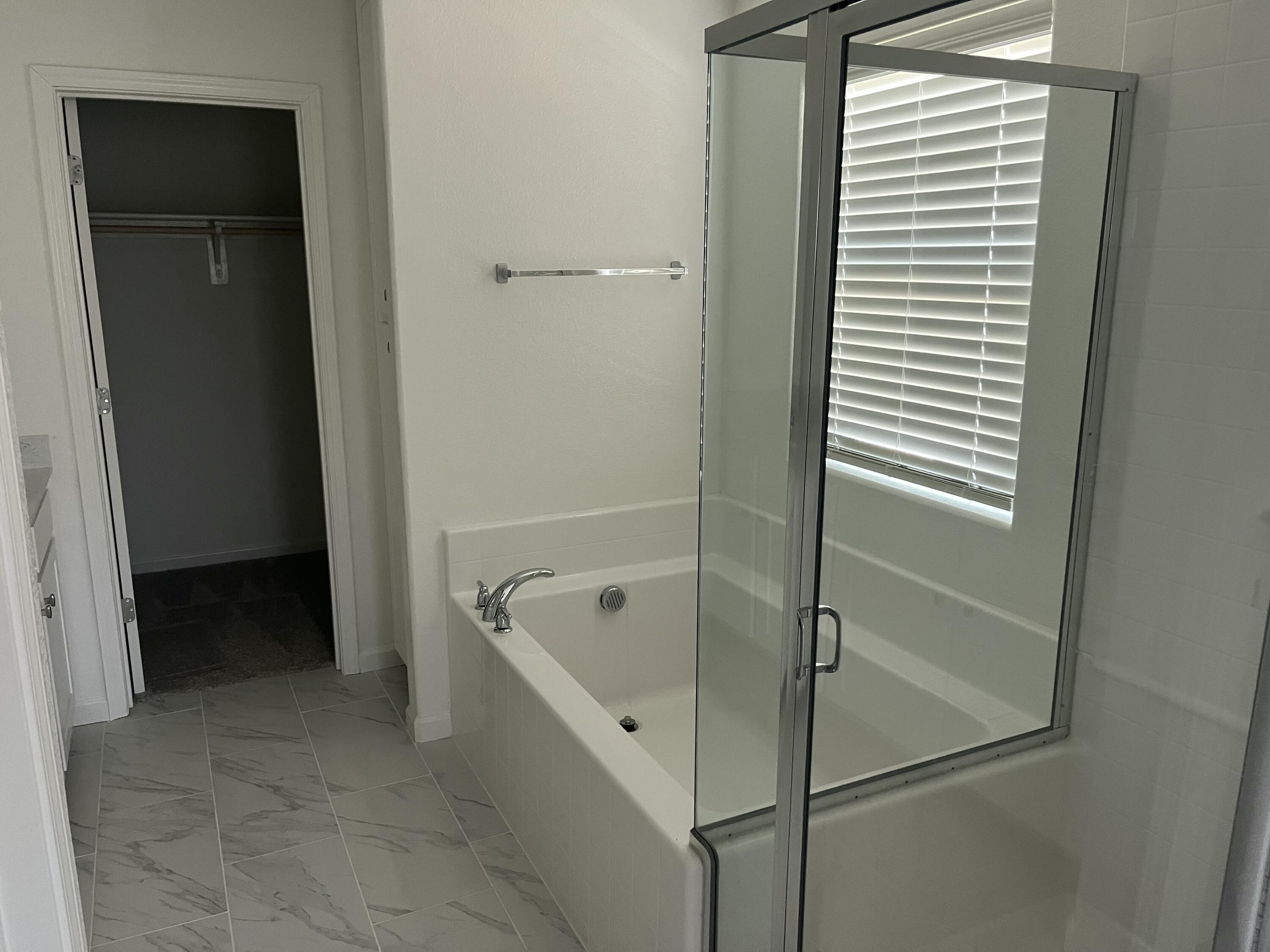 2227 S Crumal St, Visalia, CA 93292