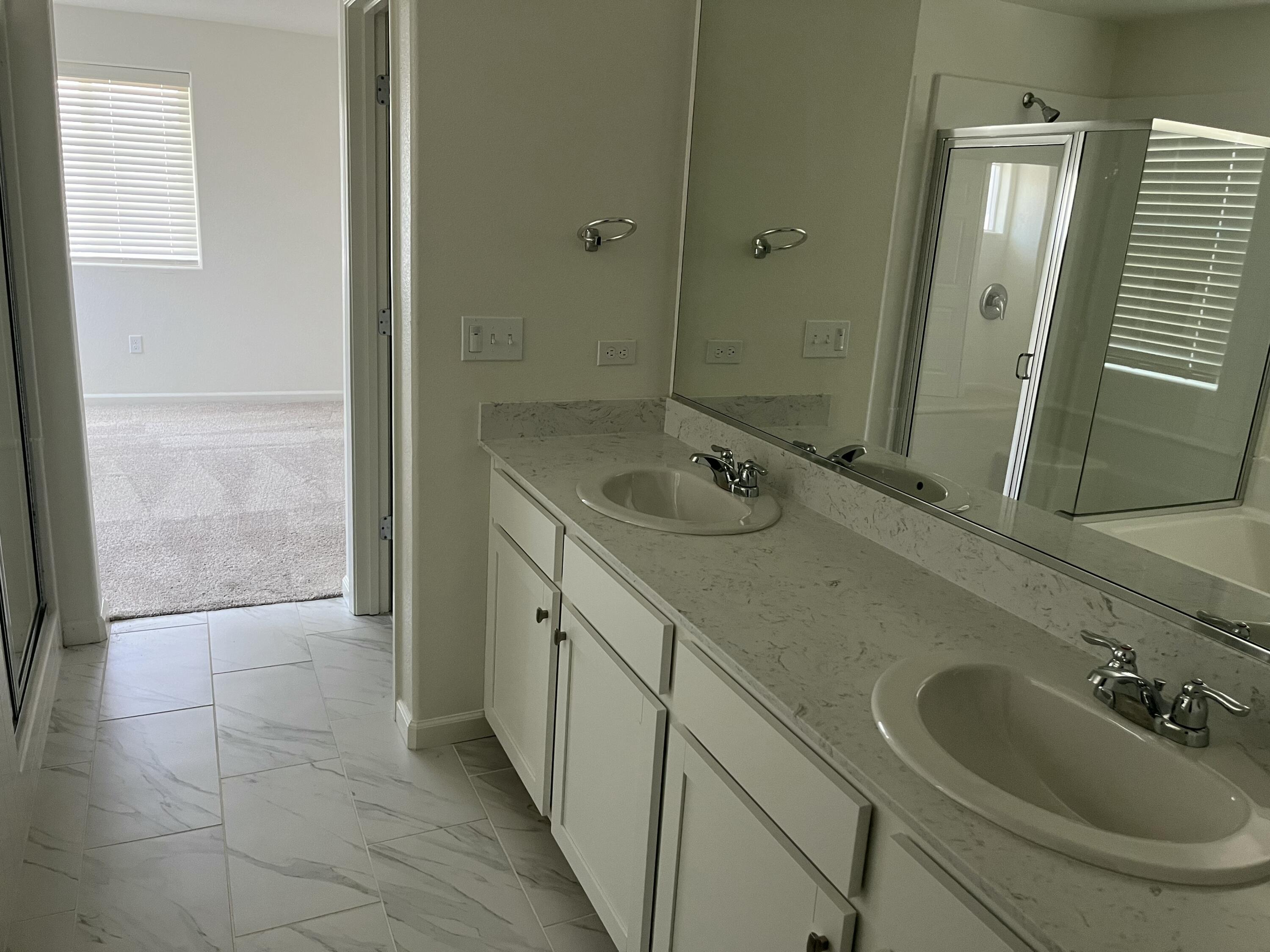 2227 S Crumal St, Visalia, CA 93292