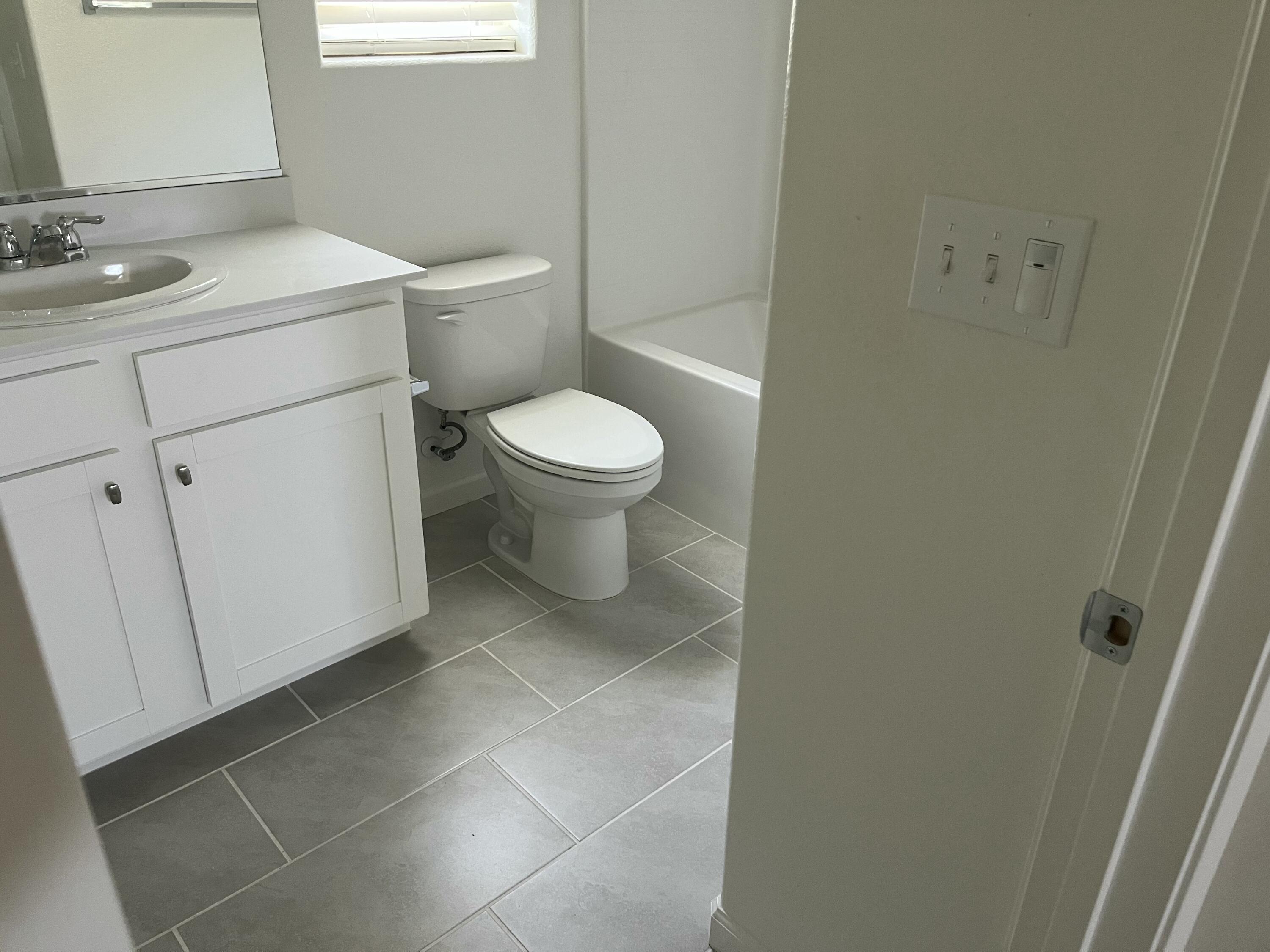 2227 S Crumal St, Visalia, CA 93292