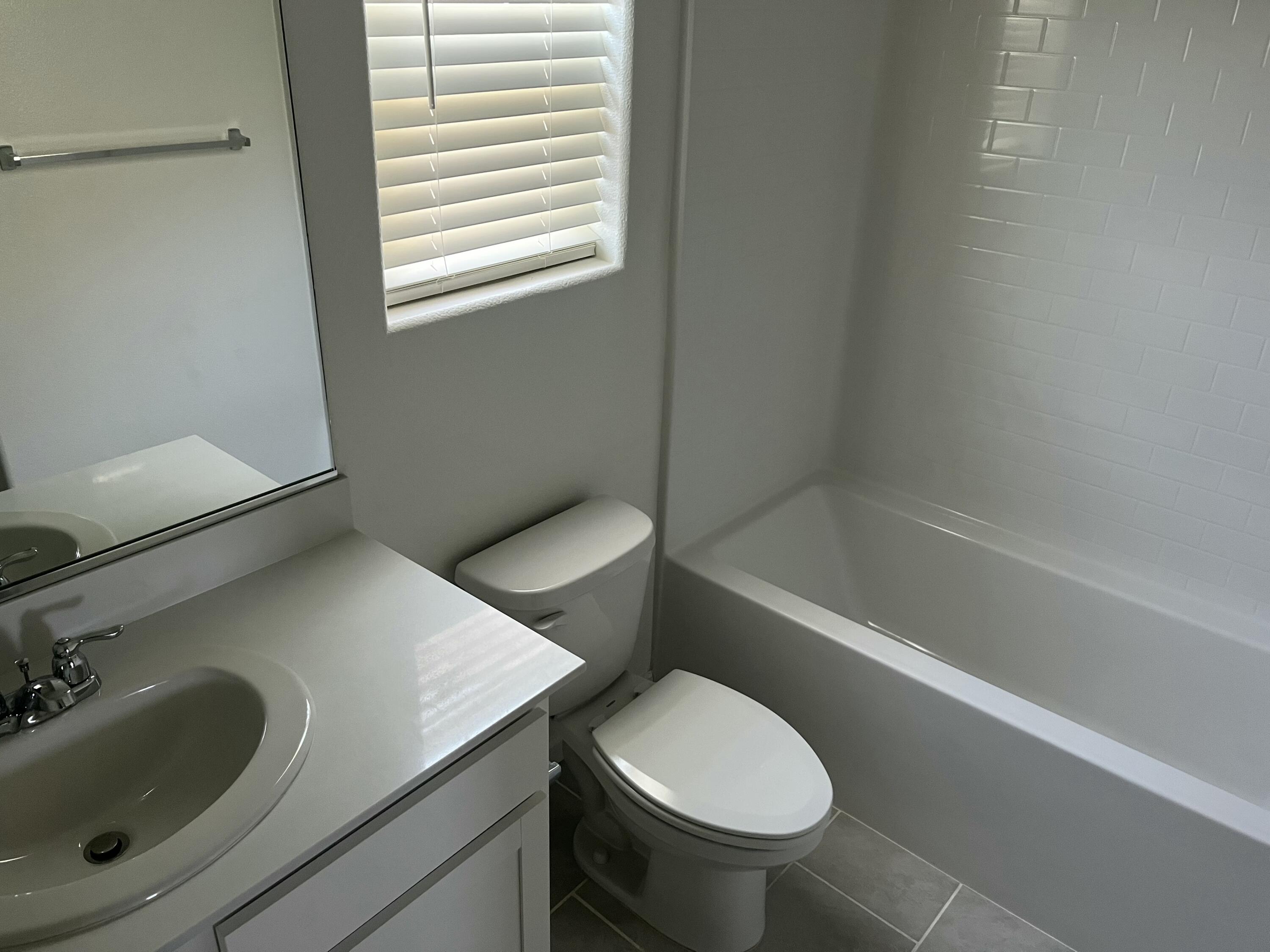 2227 S Crumal St, Visalia, CA 93292