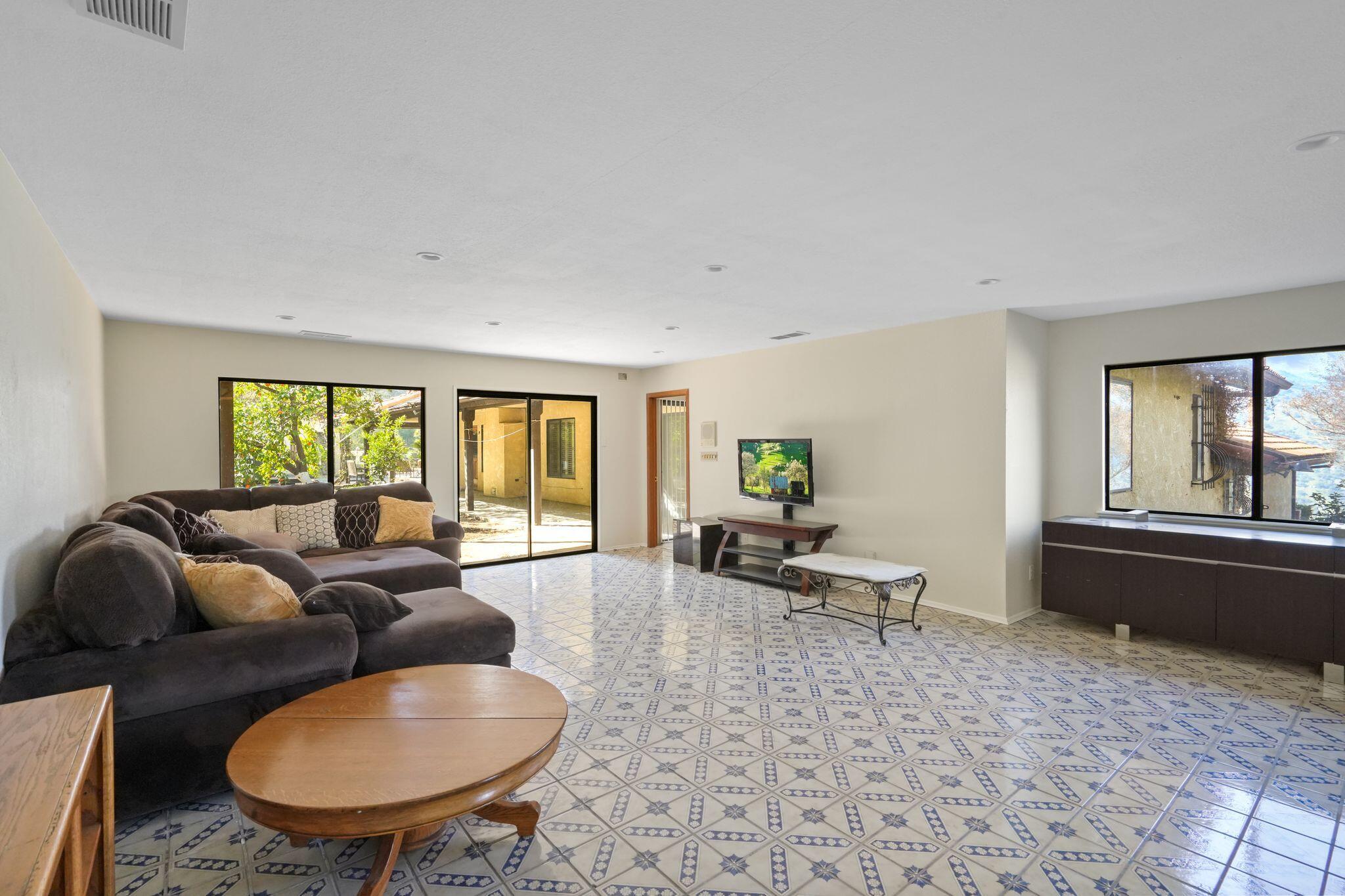 41591 Mynatt Dr, Three Rivers, CA 93271