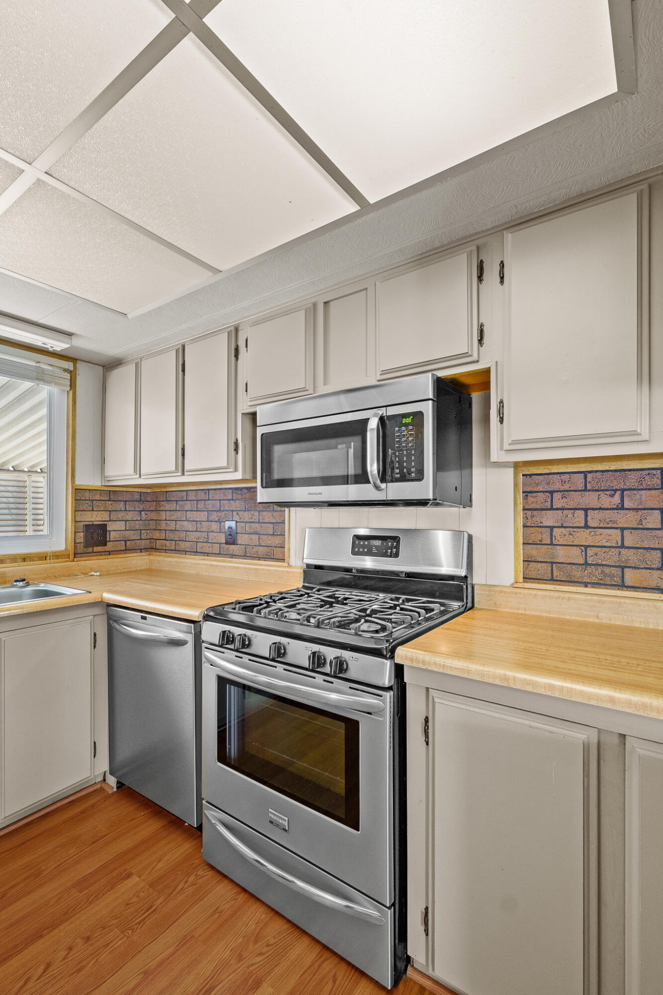 2627 W Midvalley Ave ##104, Visalia, CA 93277