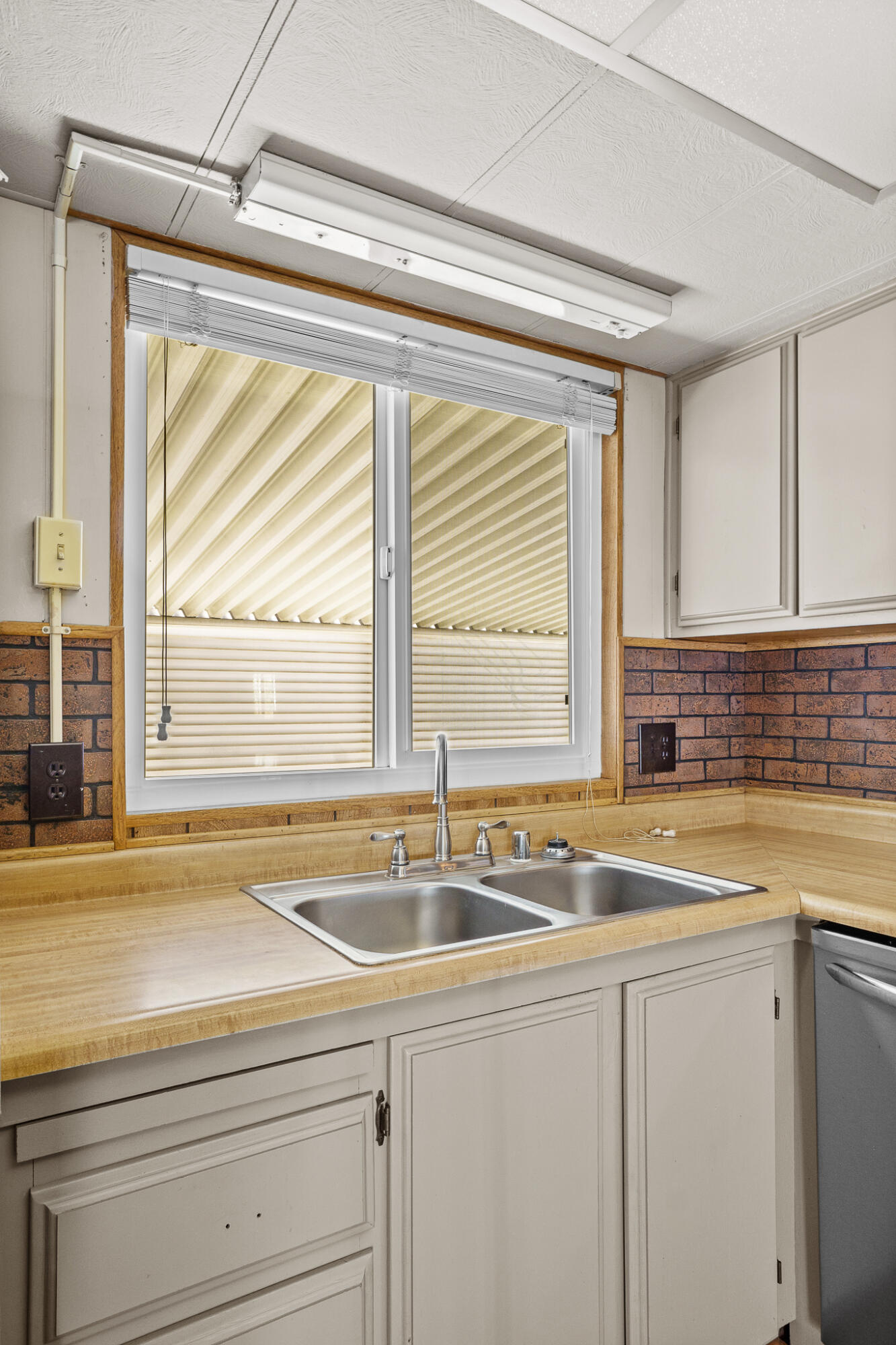 2627 W Midvalley Ave ##104, Visalia, CA 93277