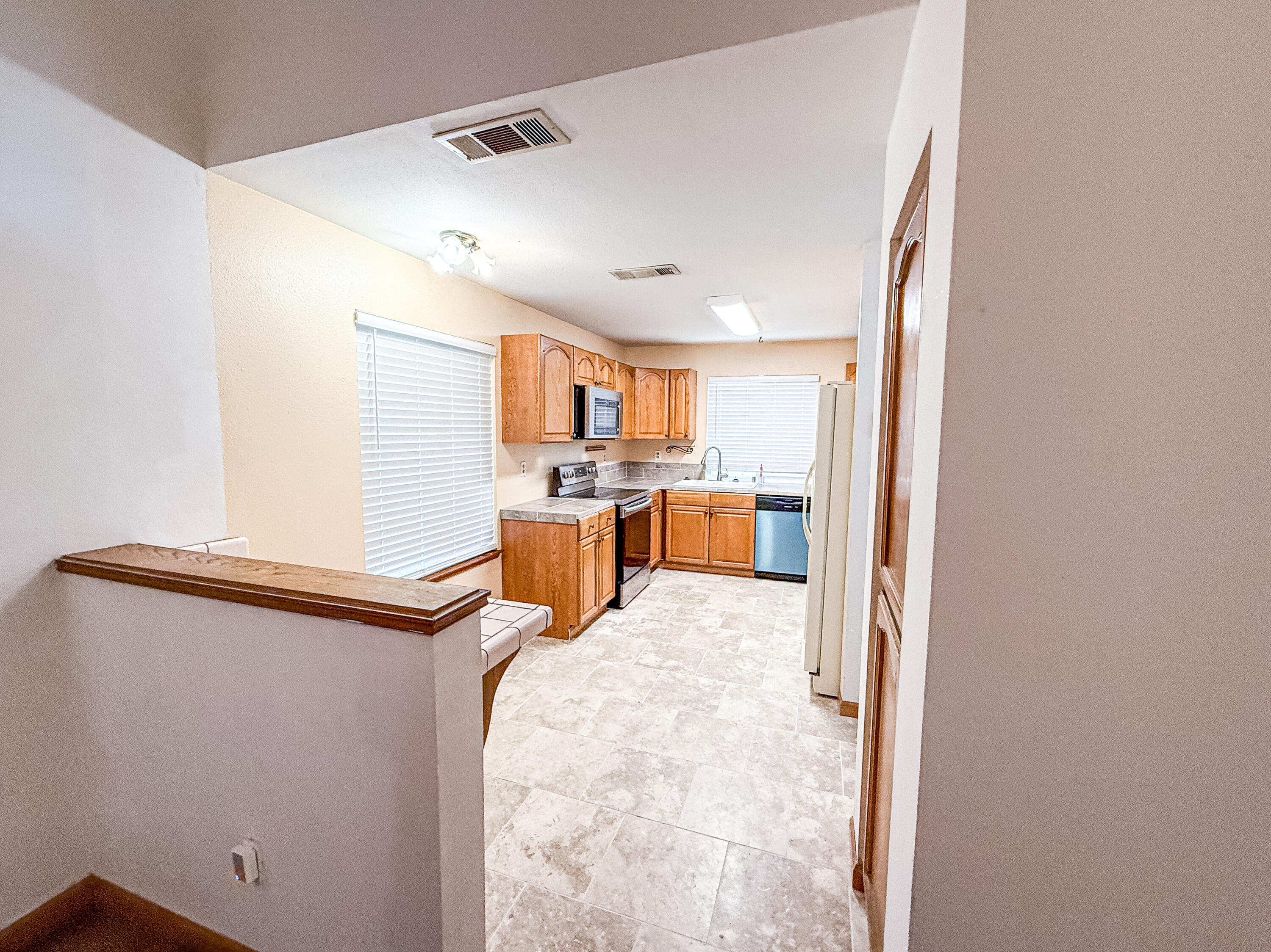 795 N Milner St, Tulare, CA 93274