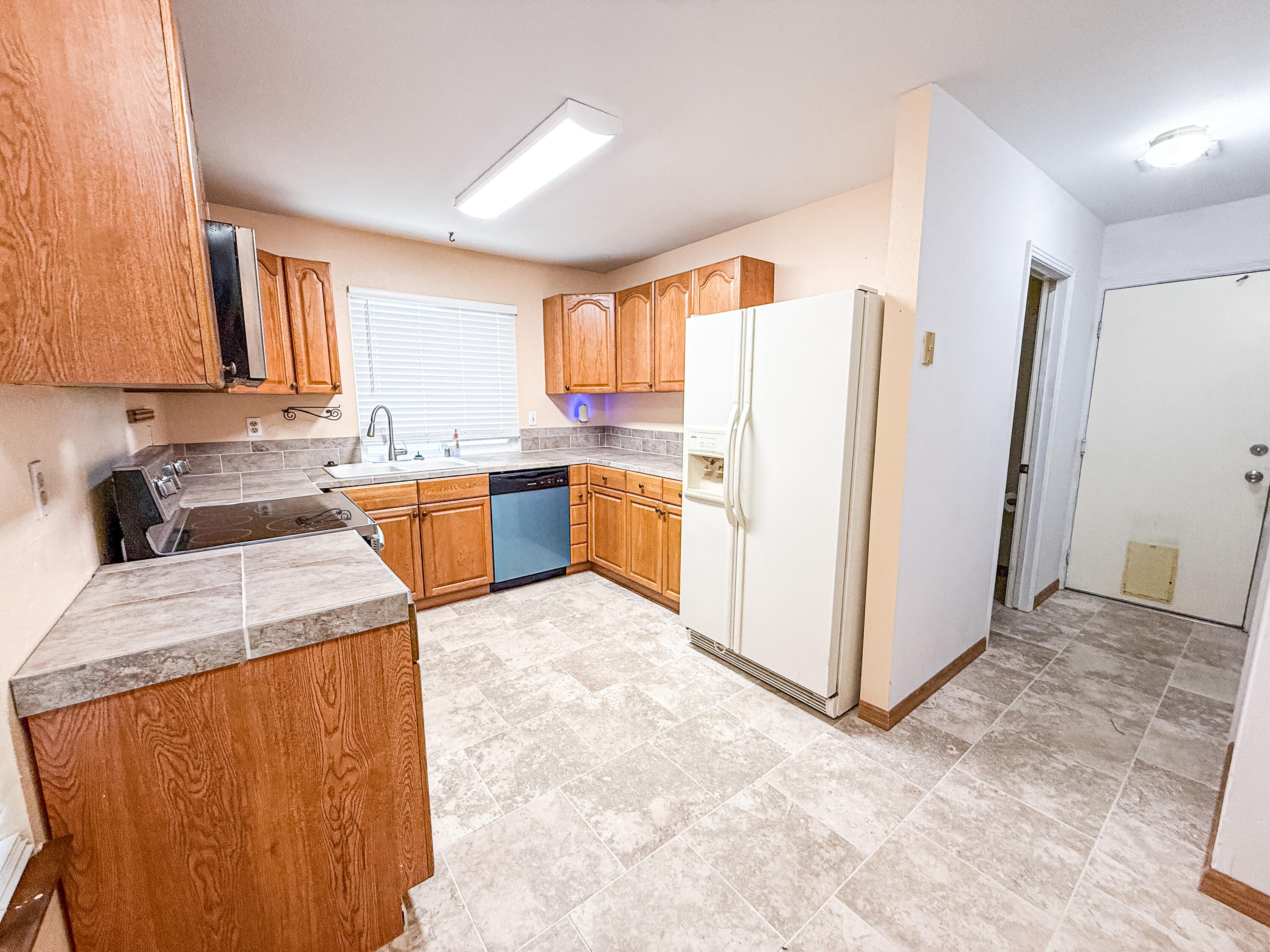 795 N Milner St, Tulare, CA 93274