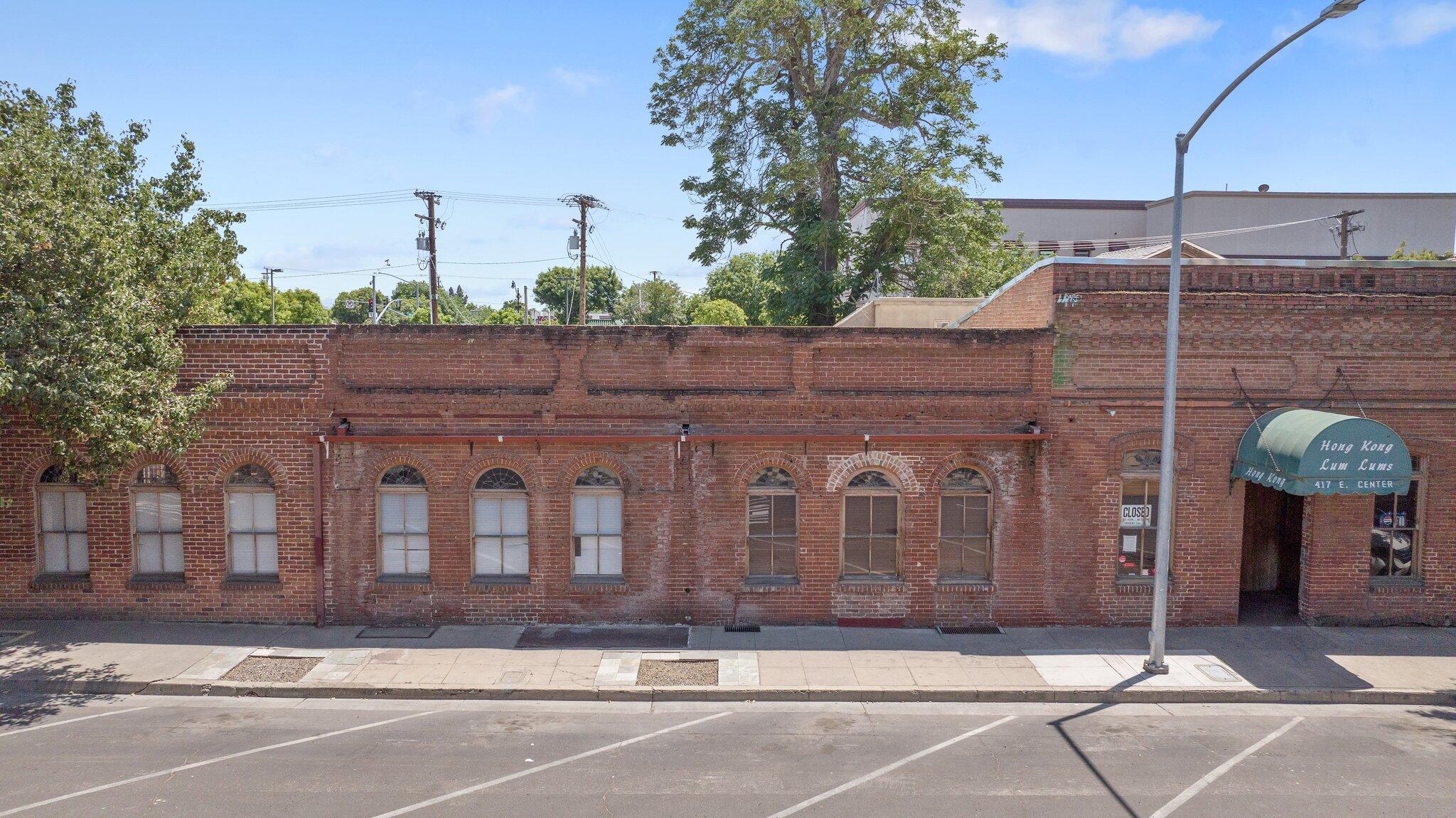 417 E Center Ave, Visalia, CA 93291