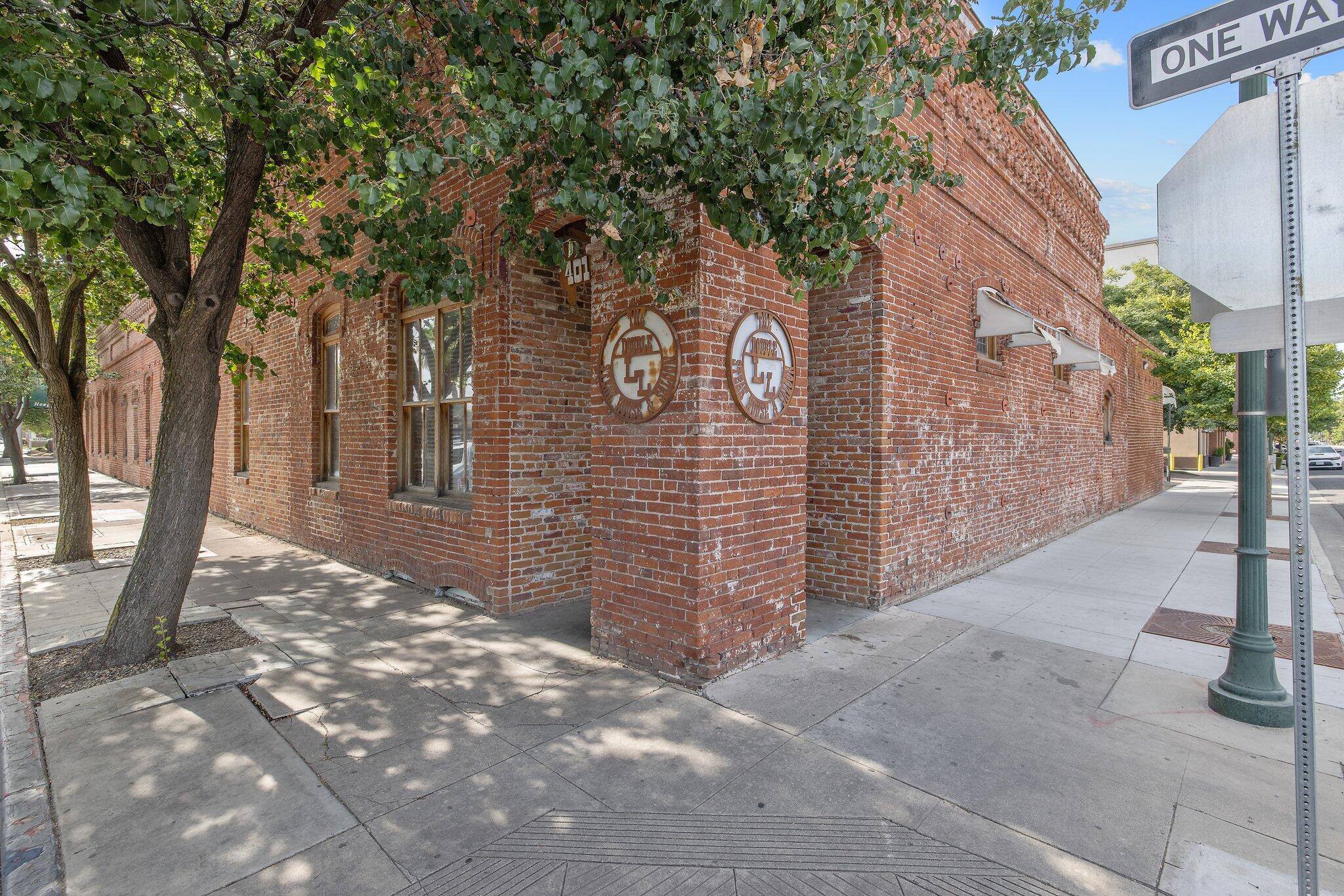 401 W Center Ave, Visalia, CA 93291