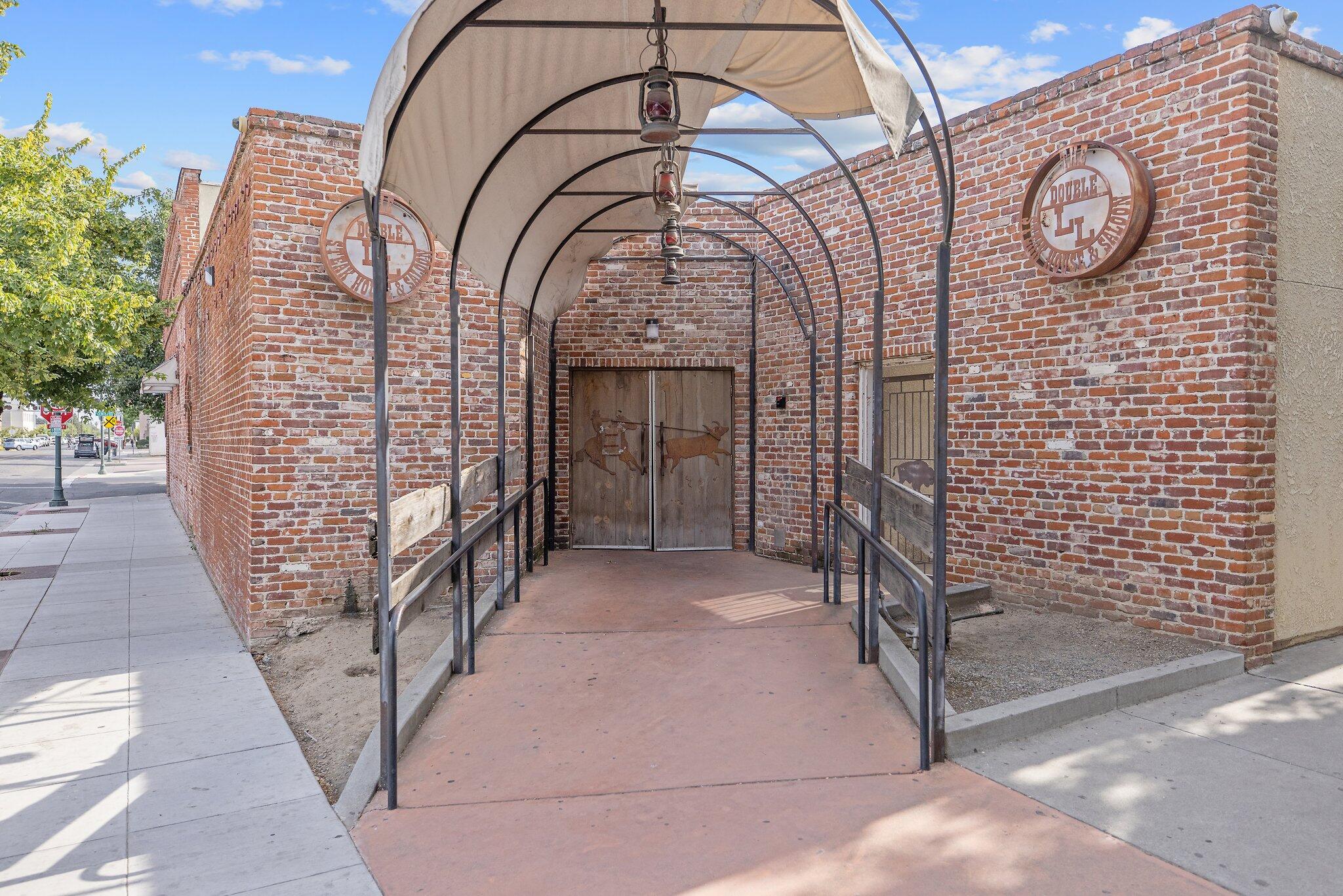 401 W Center Ave, Visalia, CA 93291