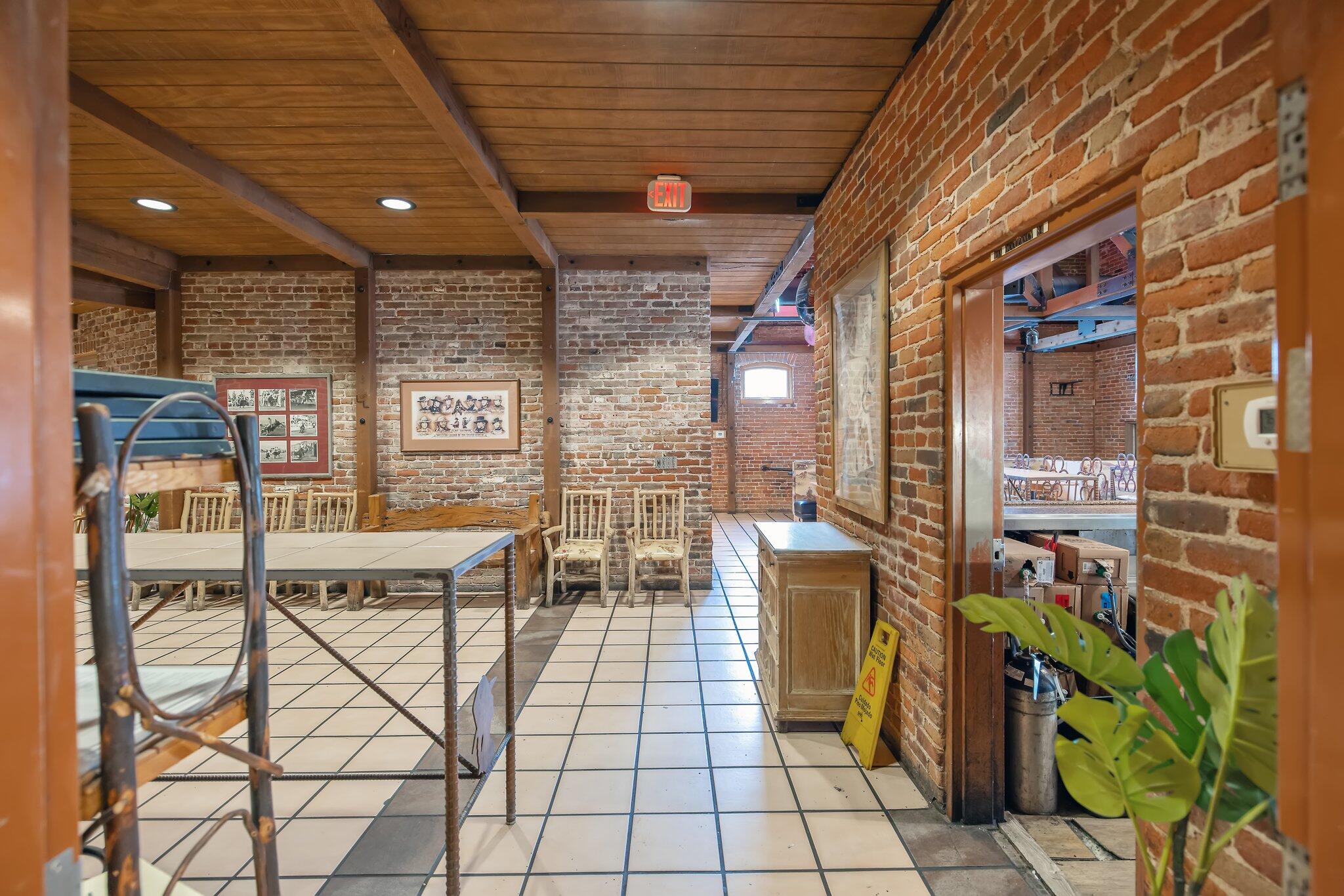 401 W Center Ave, Visalia, CA 93291