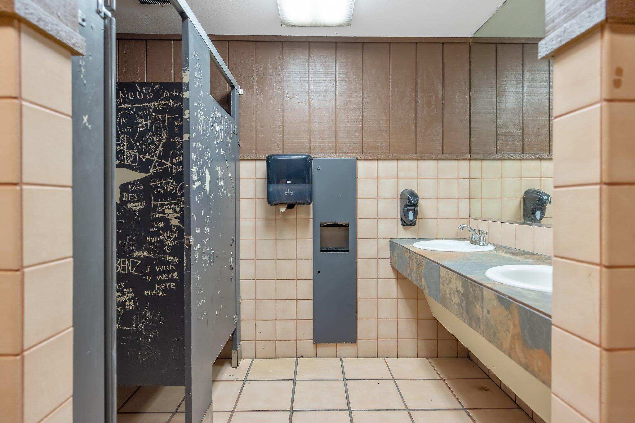 401 W Center Ave, Visalia, CA 93291