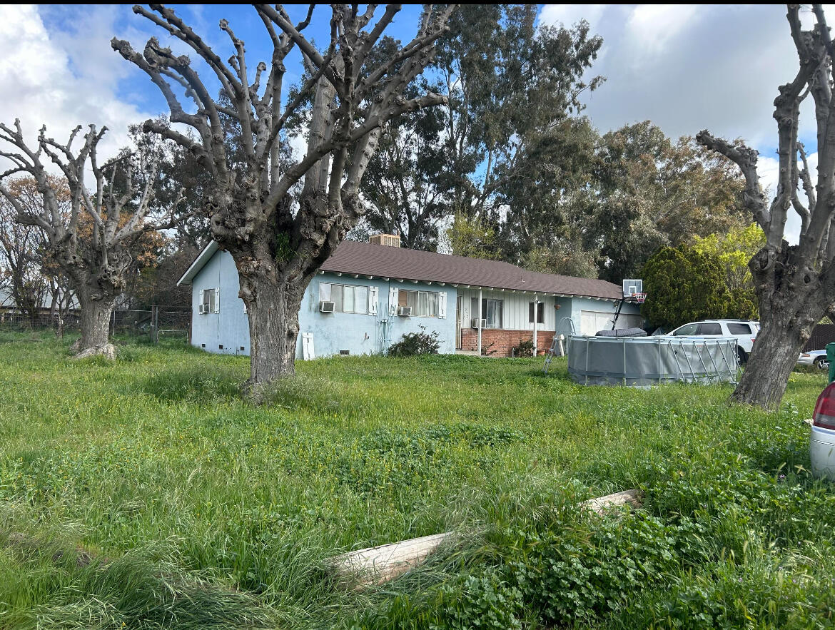 292 N Villa St, Porterville, CA 93257