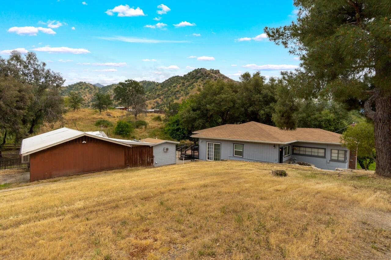 35228 Lenard Rd, Springville, CA 93265