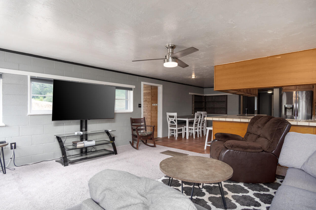 35228 Lenard Rd, Springville, CA 93265