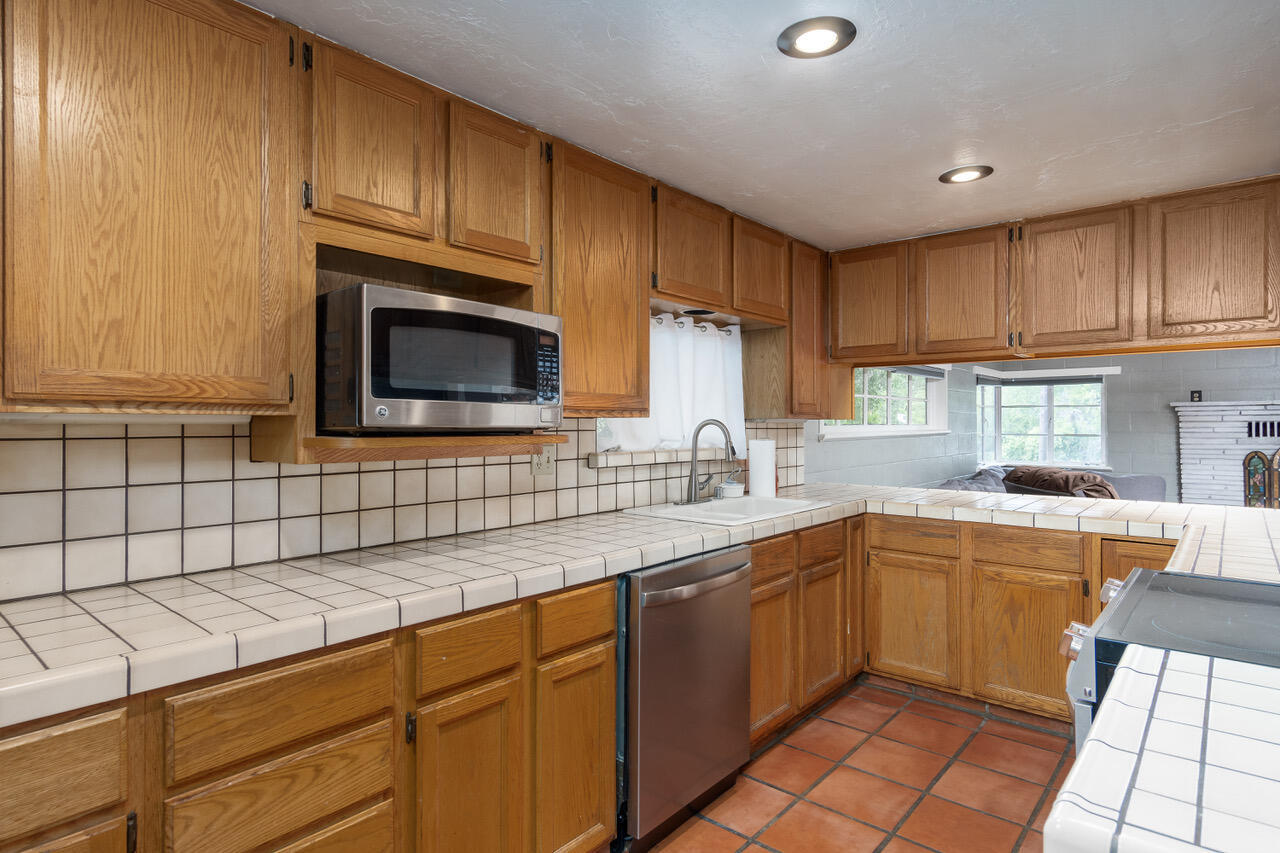 35228 Lenard Rd, Springville, CA 93265