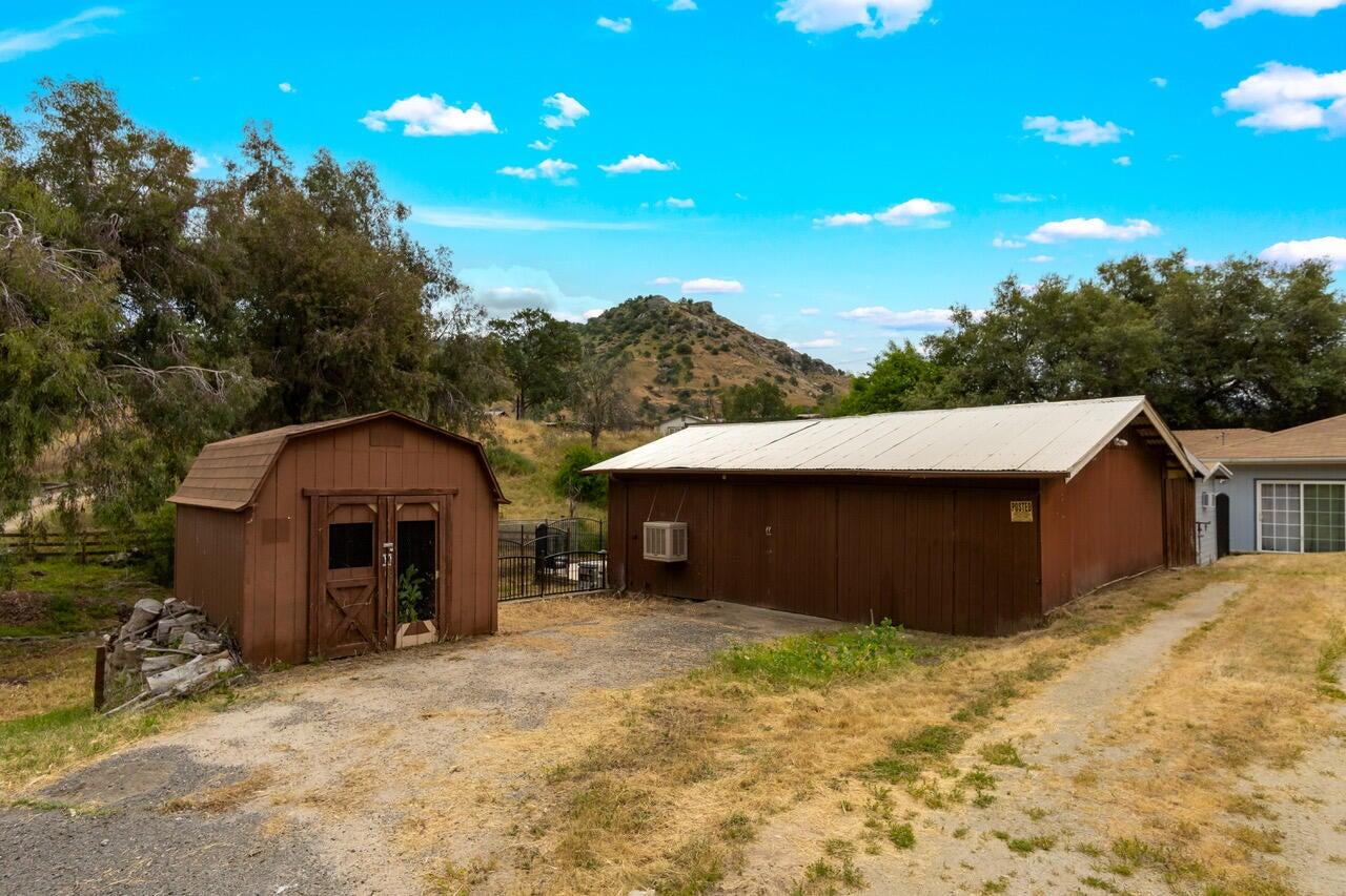35228 Lenard Rd, Springville, CA 93265
