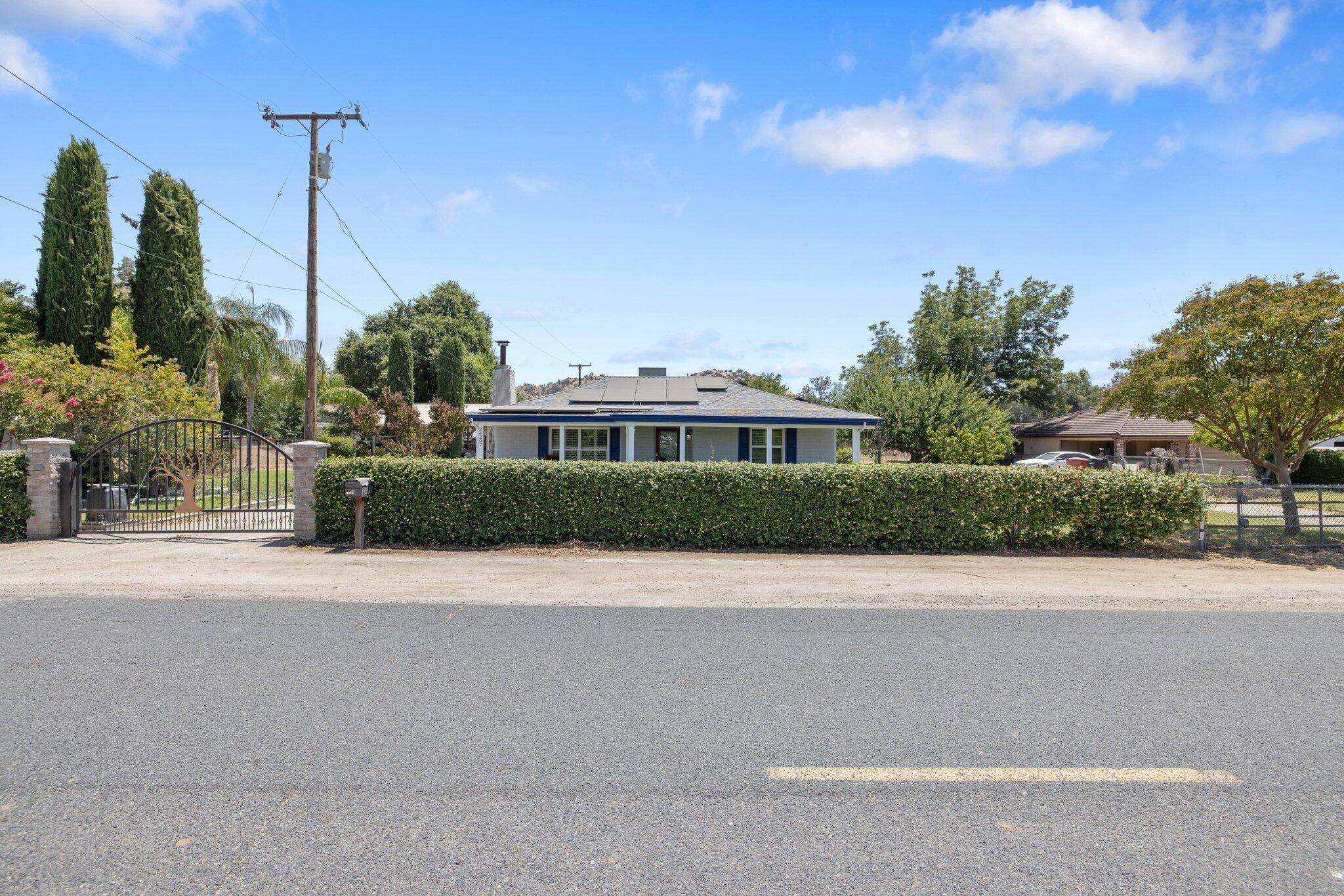 24297 Ave 324, Woodlake, CA 93286