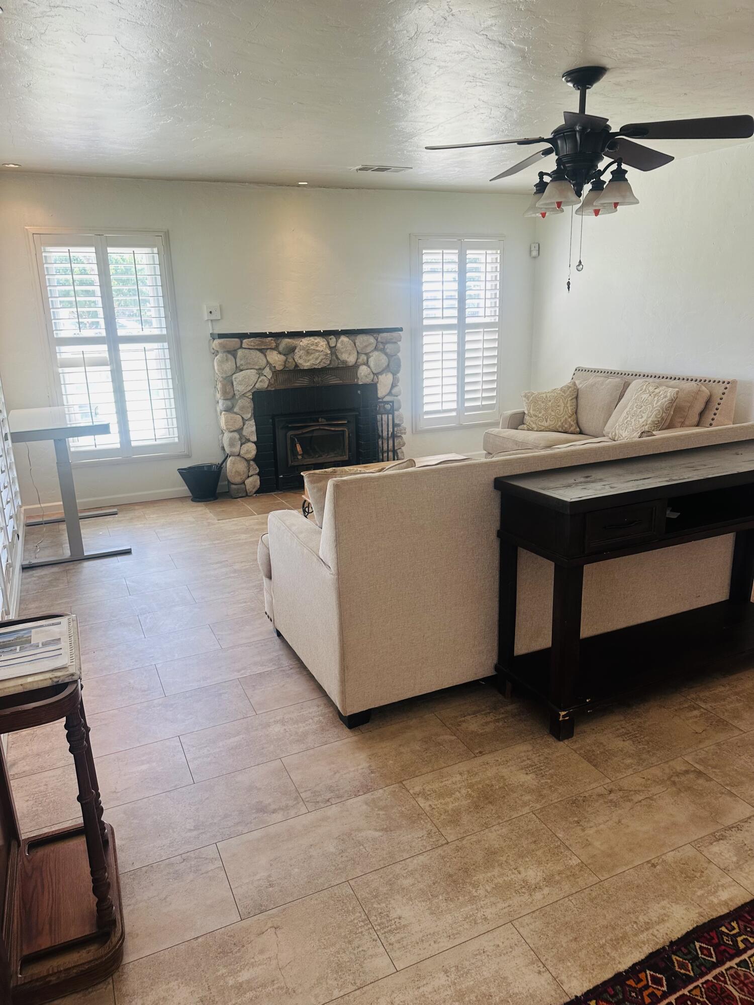 24297 Ave 324, Woodlake, CA 93286