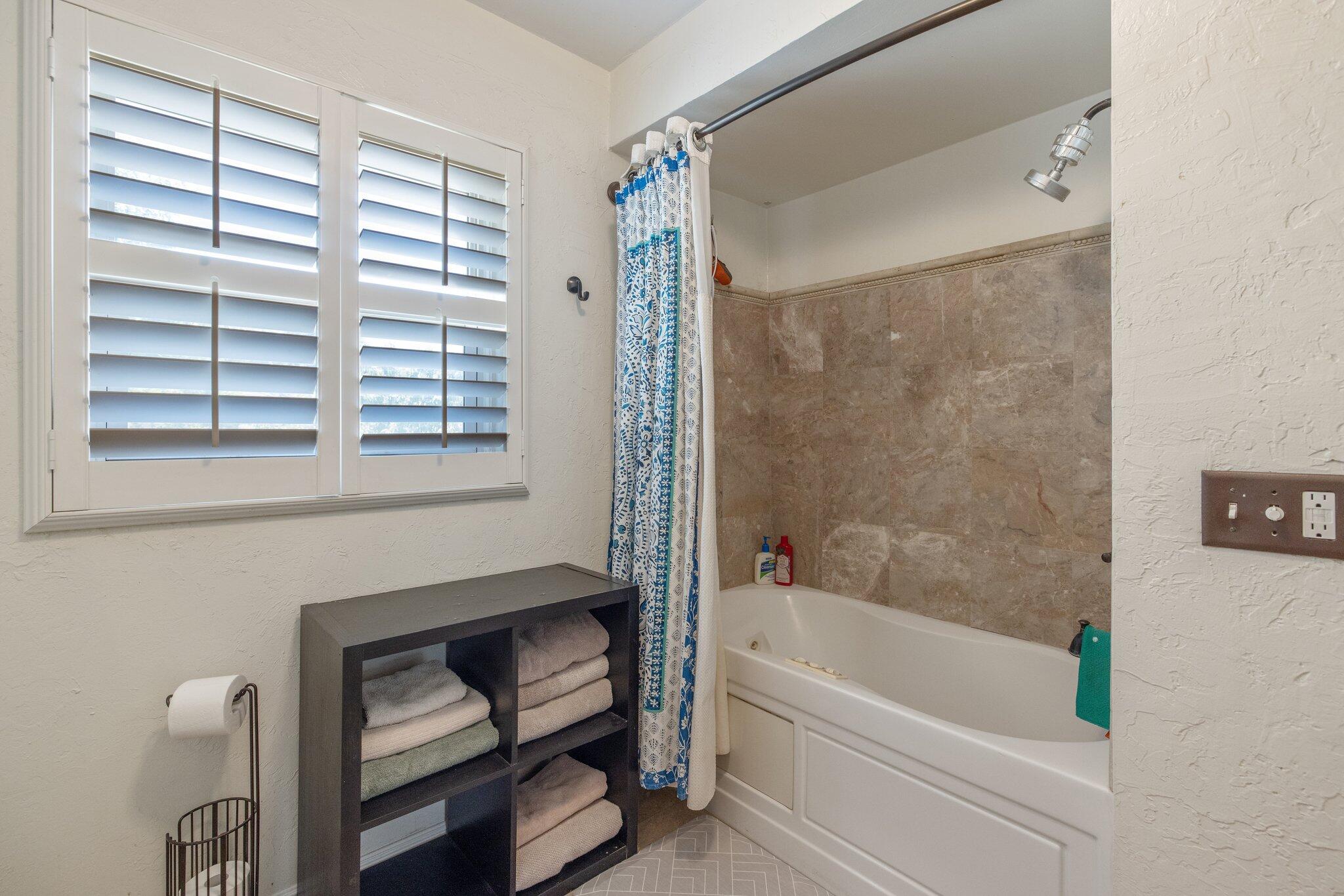 24297 Ave 324, Woodlake, CA 93286