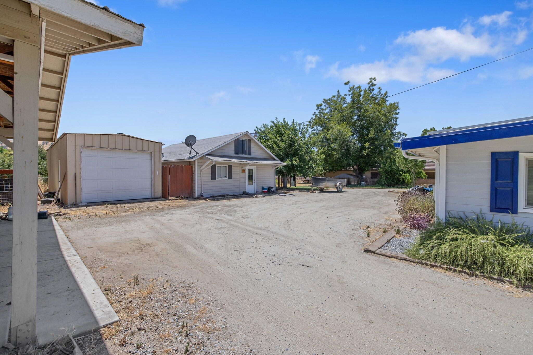 24297 Ave 324, Woodlake, CA 93286