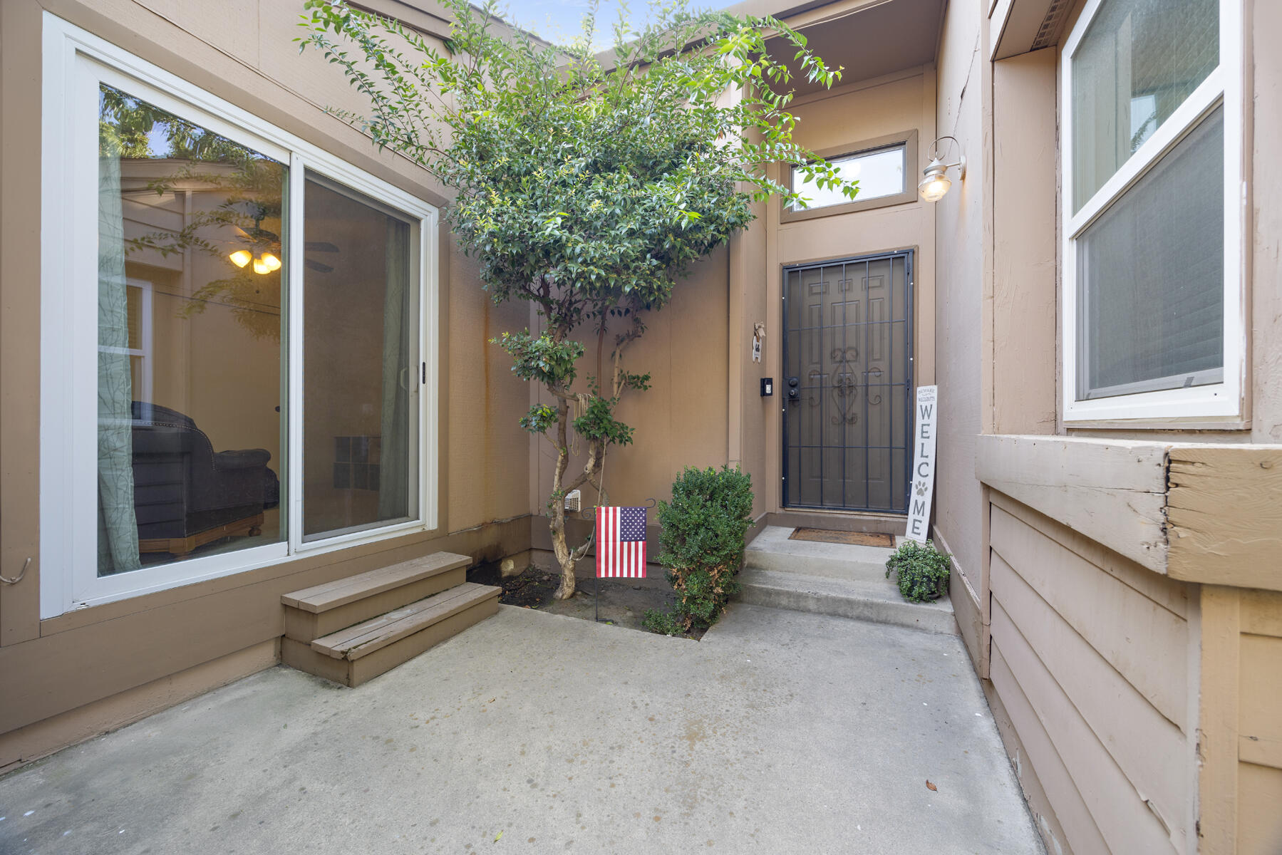 1233 S Kent St St, Visalia, CA 93277