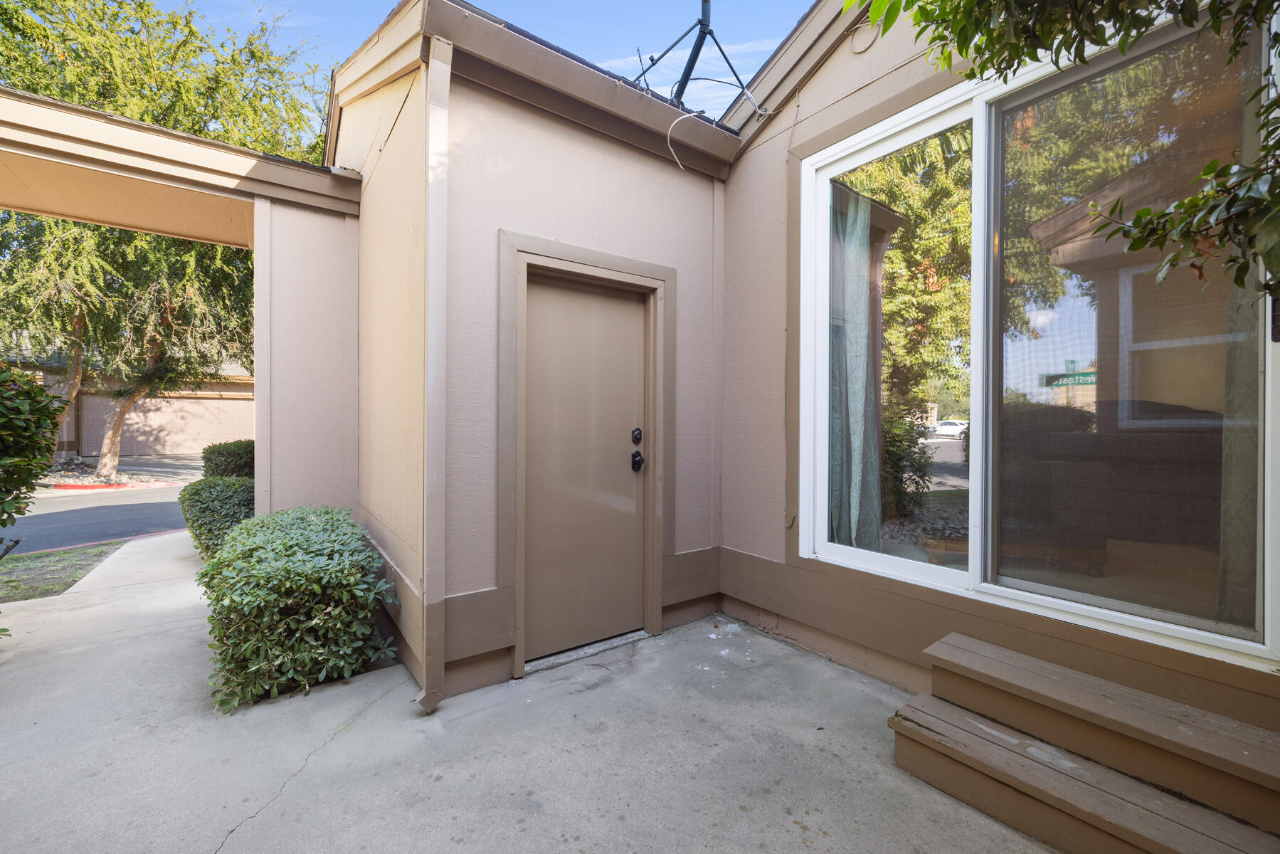 1233 S Kent St St, Visalia, CA 93277