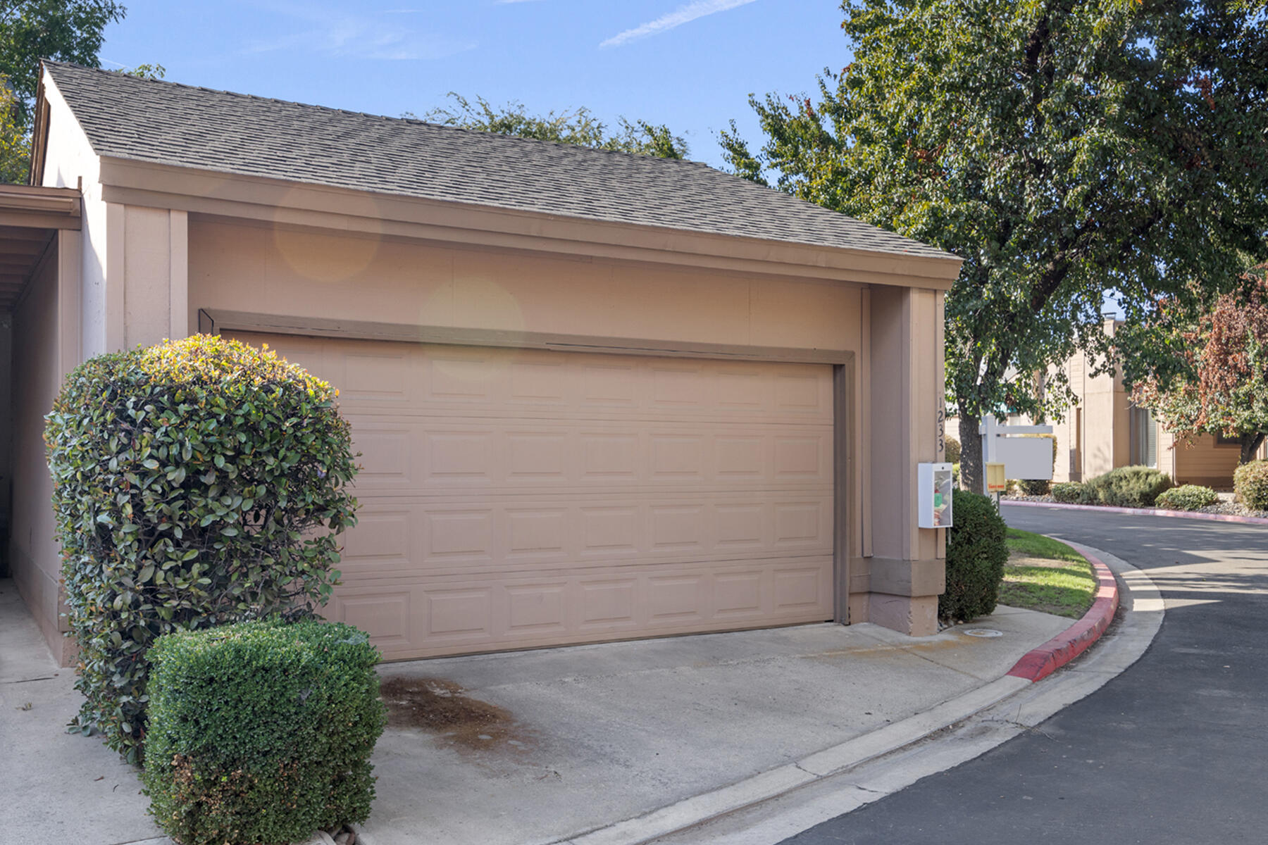 1233 S Kent St St, Visalia, CA 93277