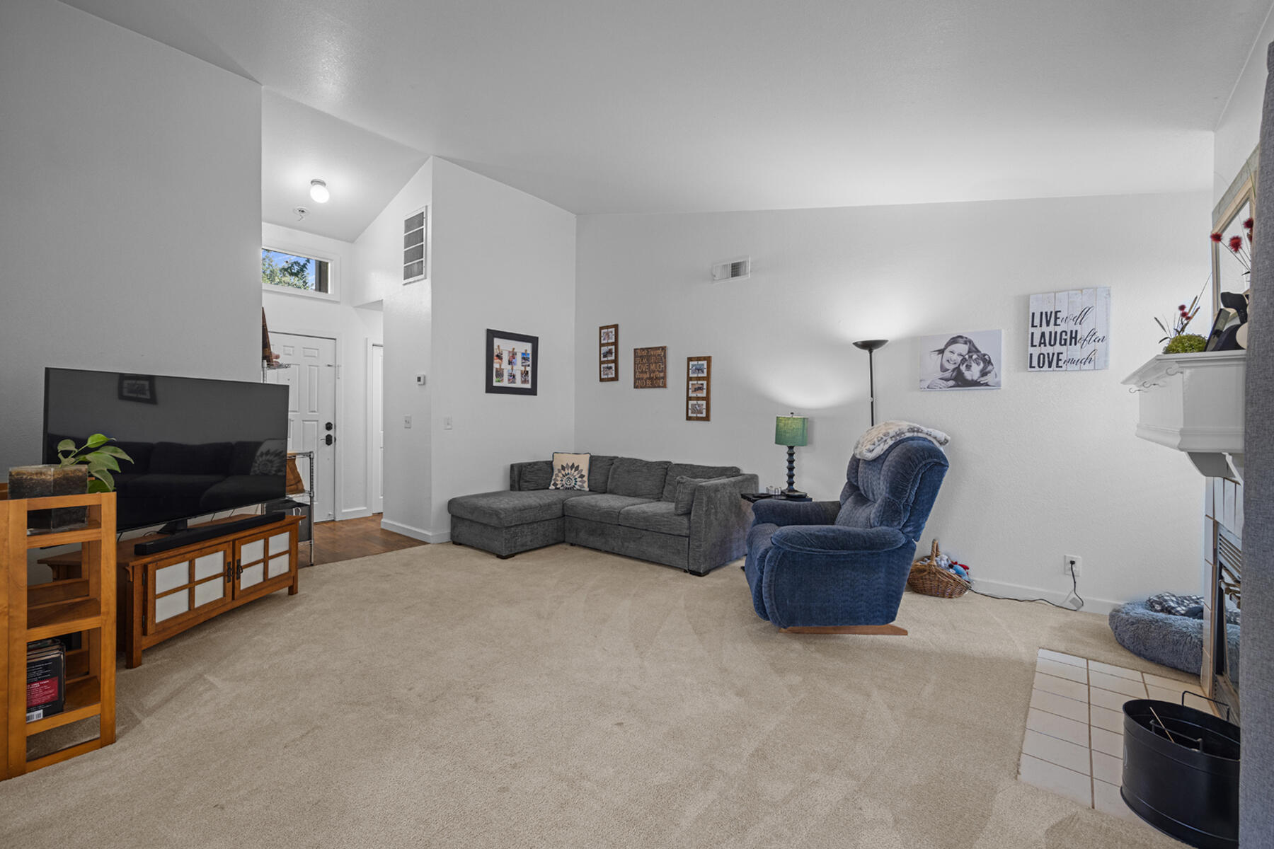 1233 S Kent St St, Visalia, CA 93277