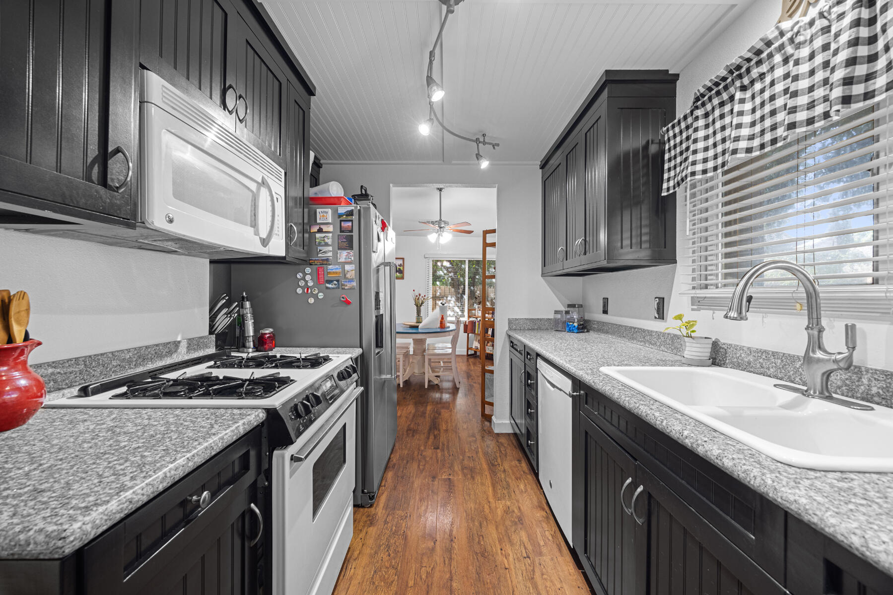 1233 S Kent St St, Visalia, CA 93277