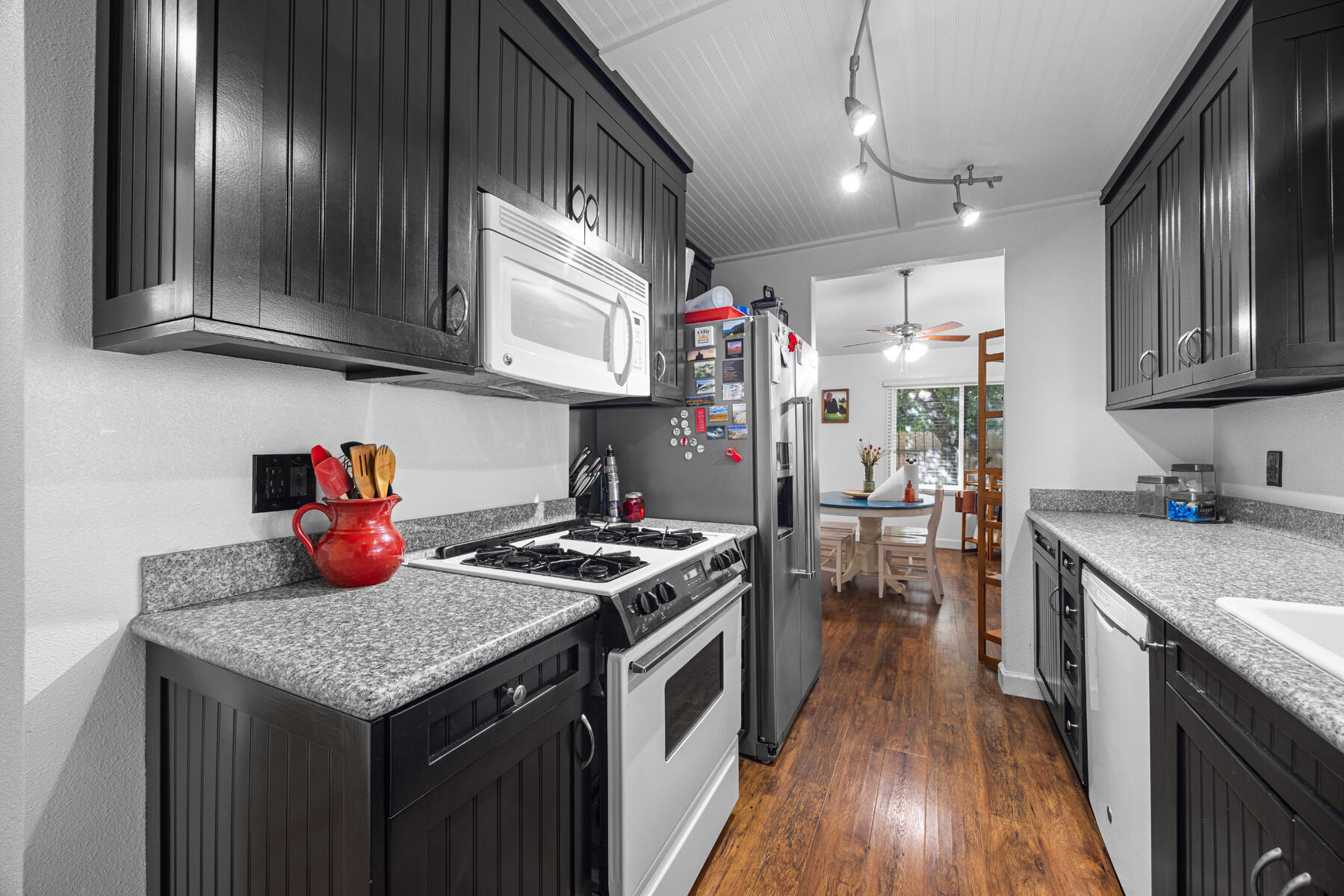 1233 S Kent St St, Visalia, CA 93277