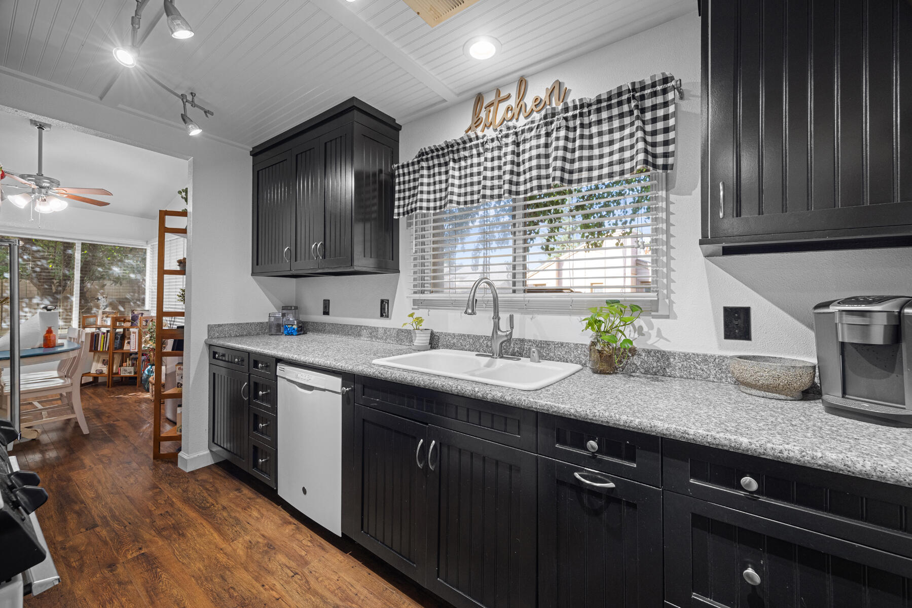 1233 S Kent St St, Visalia, CA 93277