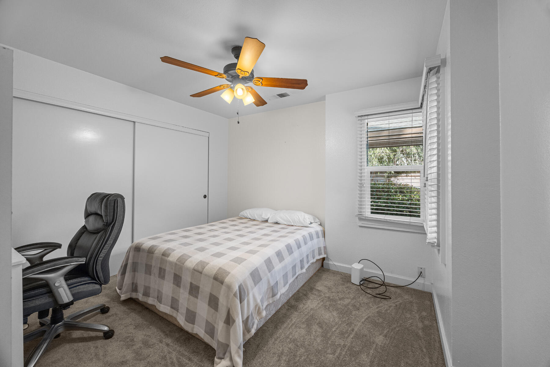 1233 S Kent St St, Visalia, CA 93277