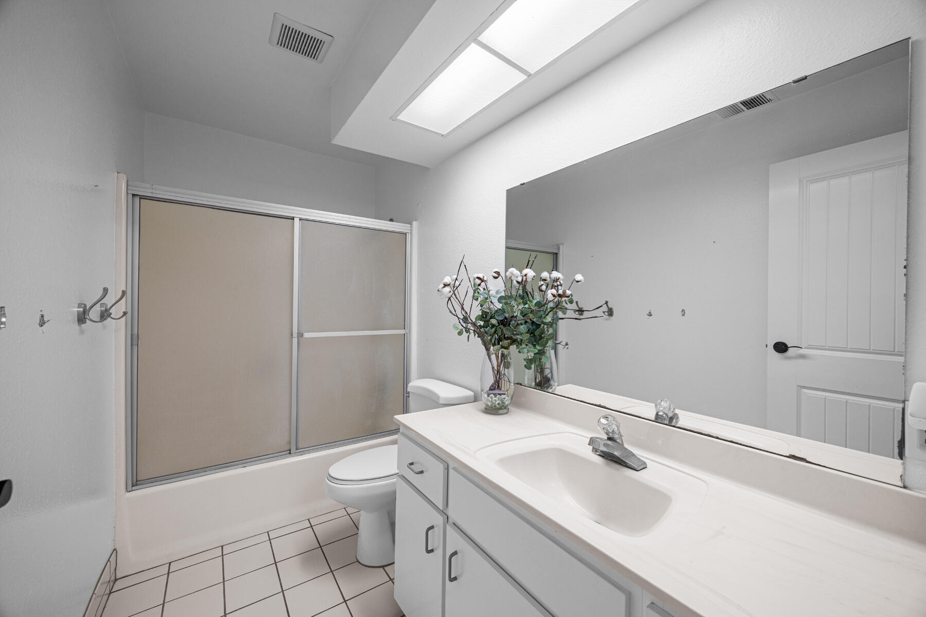 1233 S Kent St St, Visalia, CA 93277