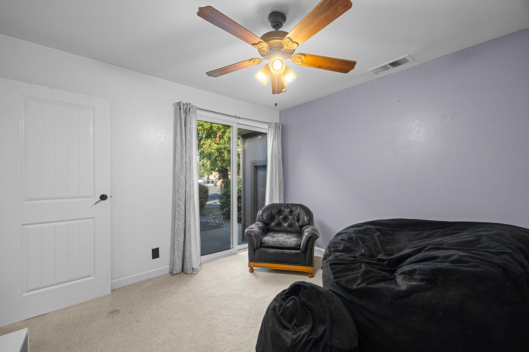 1233 S Kent St St, Visalia, CA 93277