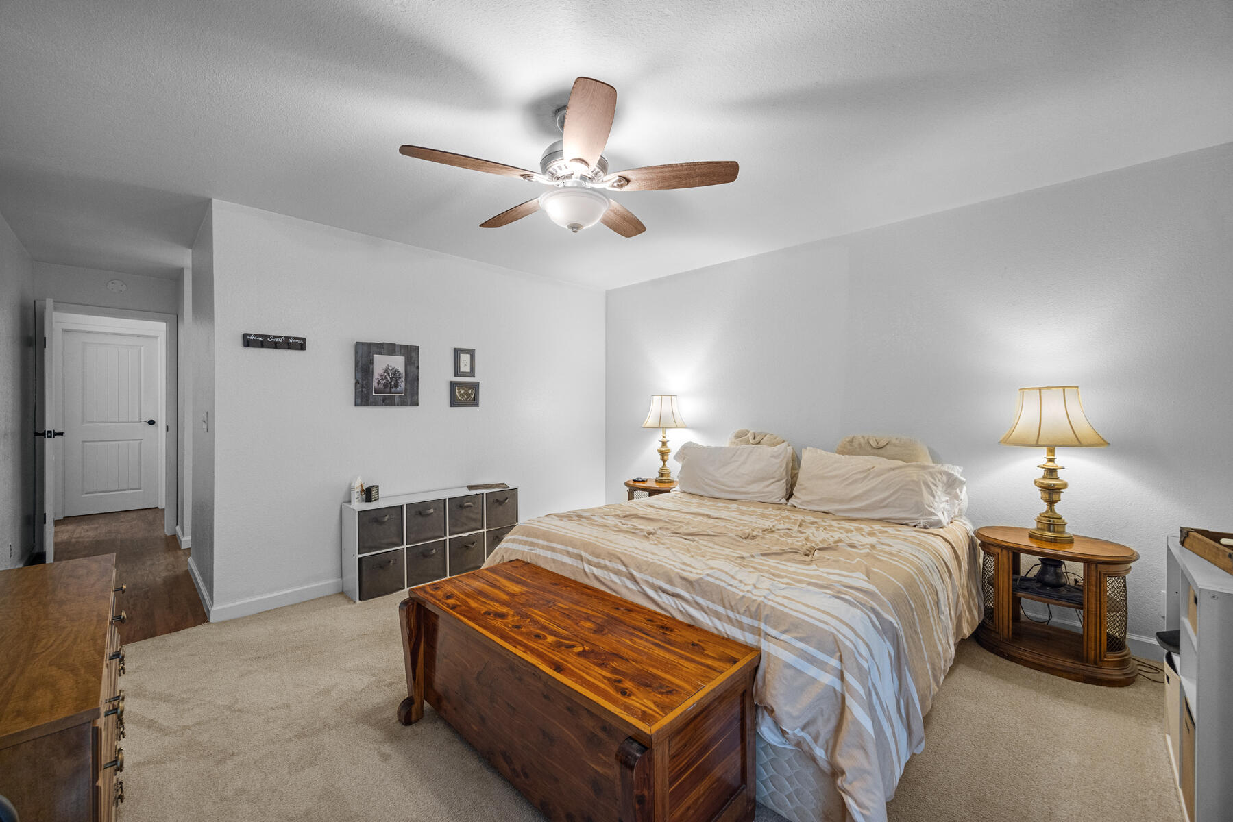 1233 S Kent St St, Visalia, CA 93277