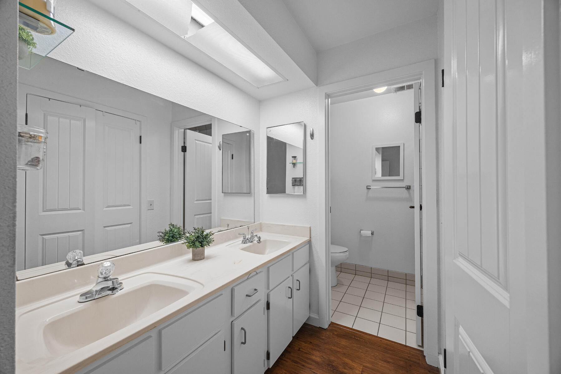 1233 S Kent St St, Visalia, CA 93277