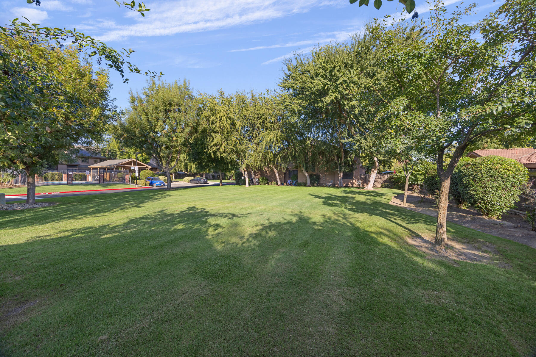 1233 S Kent St St, Visalia, CA 93277