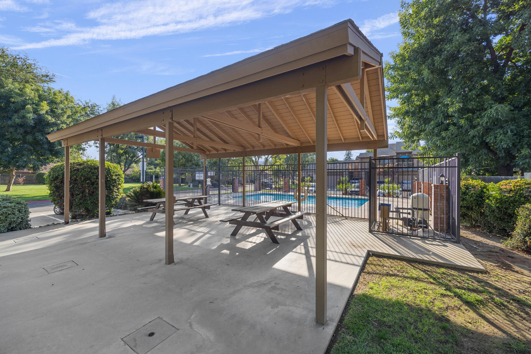 1233 S Kent St St, Visalia, CA 93277