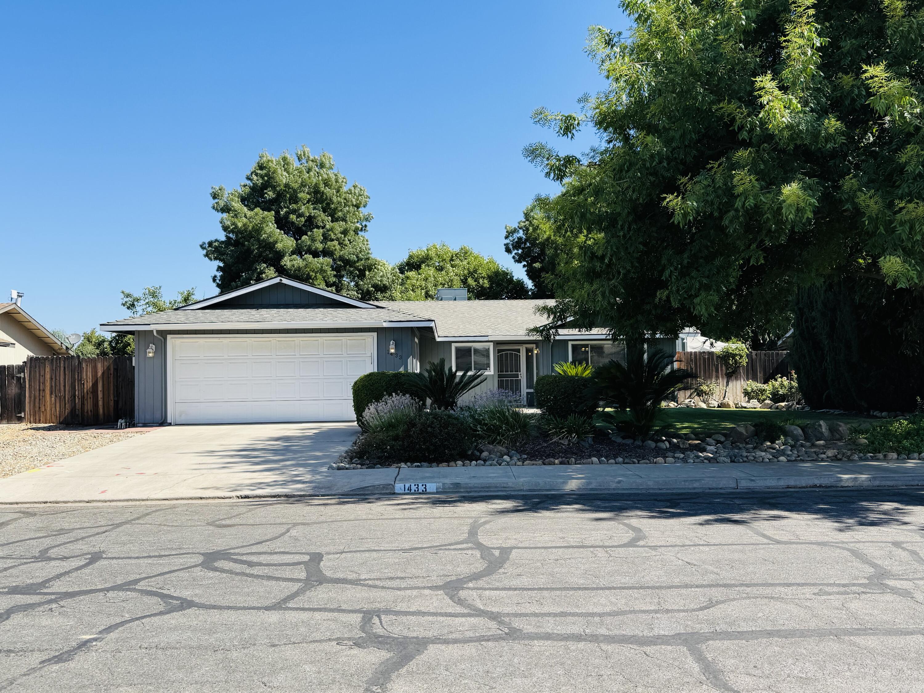 1433 Janet Dr, Exeter, CA 93221
