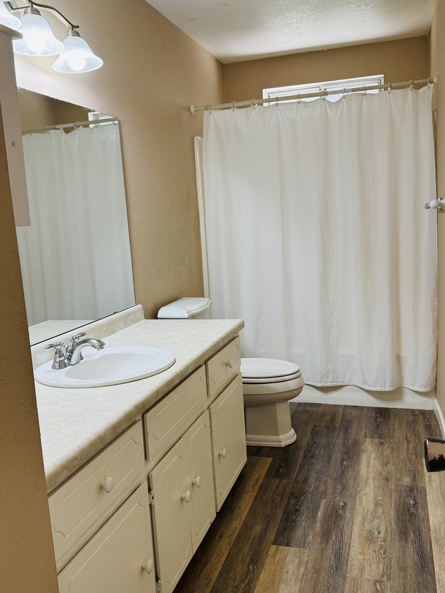 1433 Janet Dr, Exeter, CA 93221