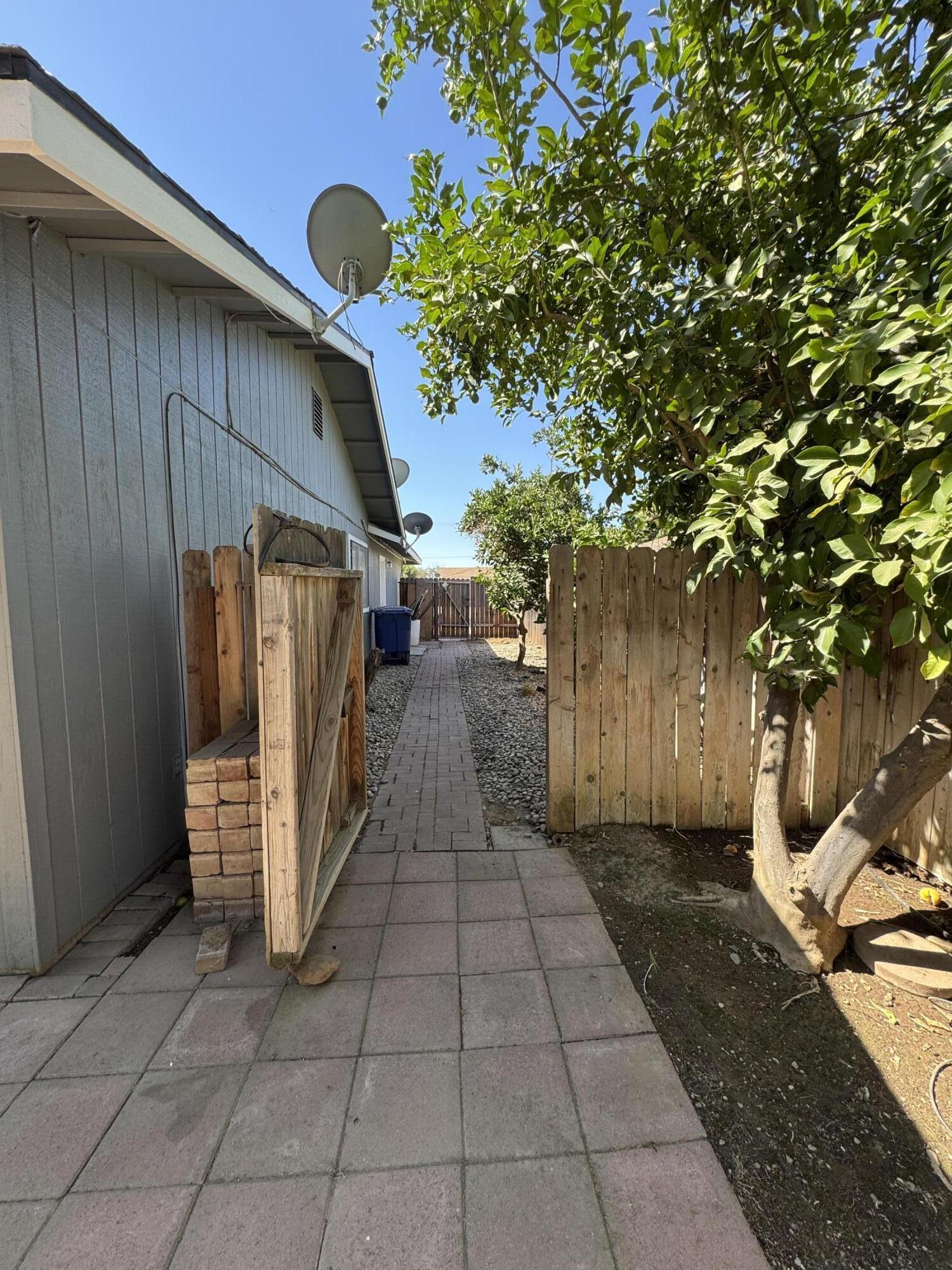 1433 Janet Dr, Exeter, CA 93221