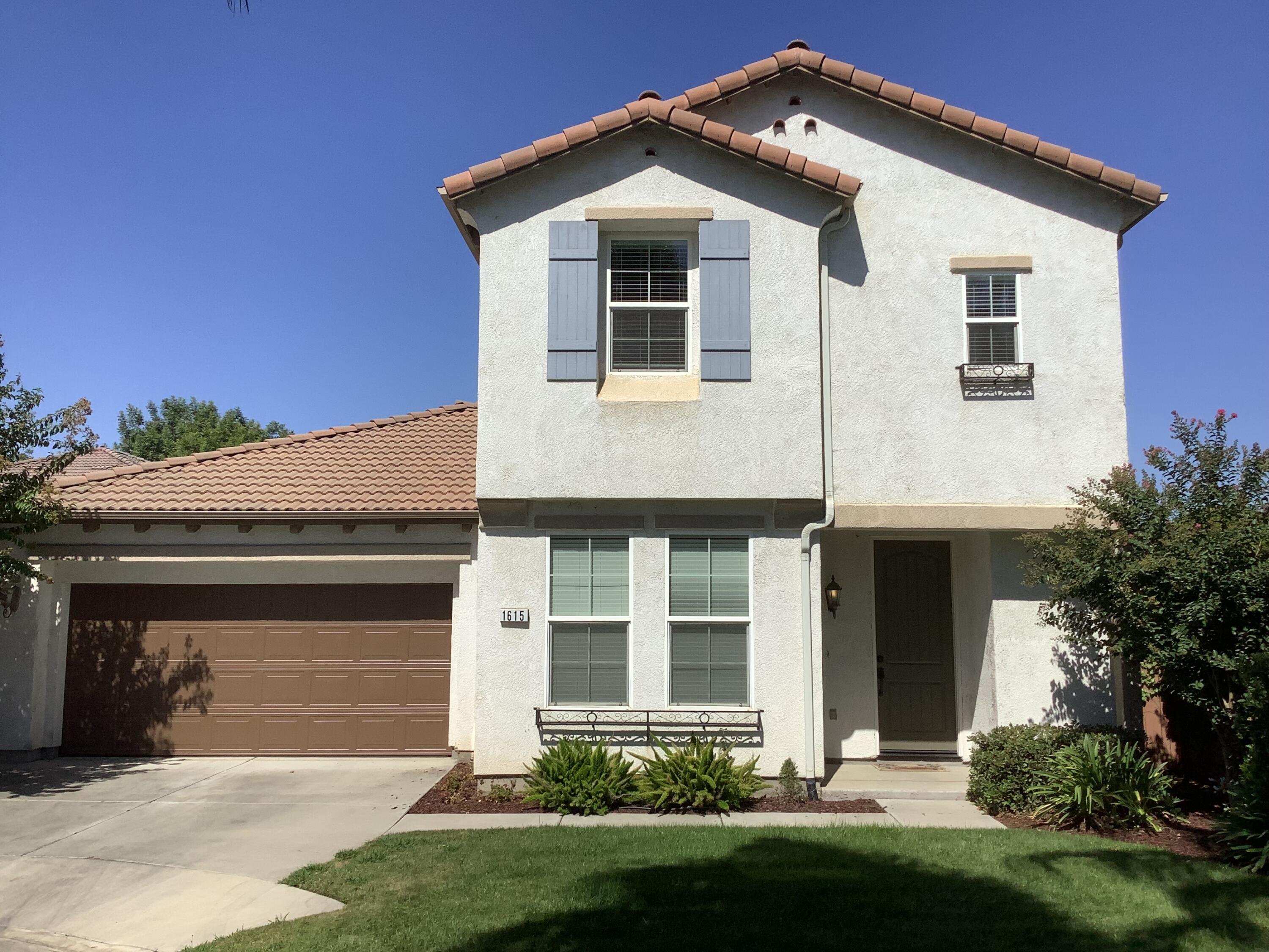 1615 N Volterra Ct, Visalia, CA 93291