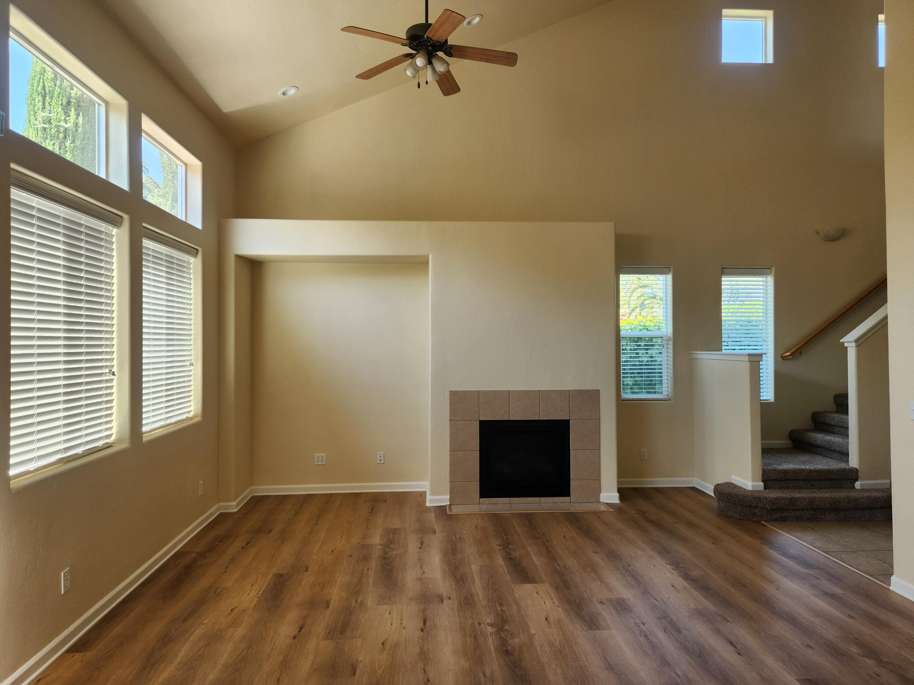 1615 N Volterra Ct, Visalia, CA 93291