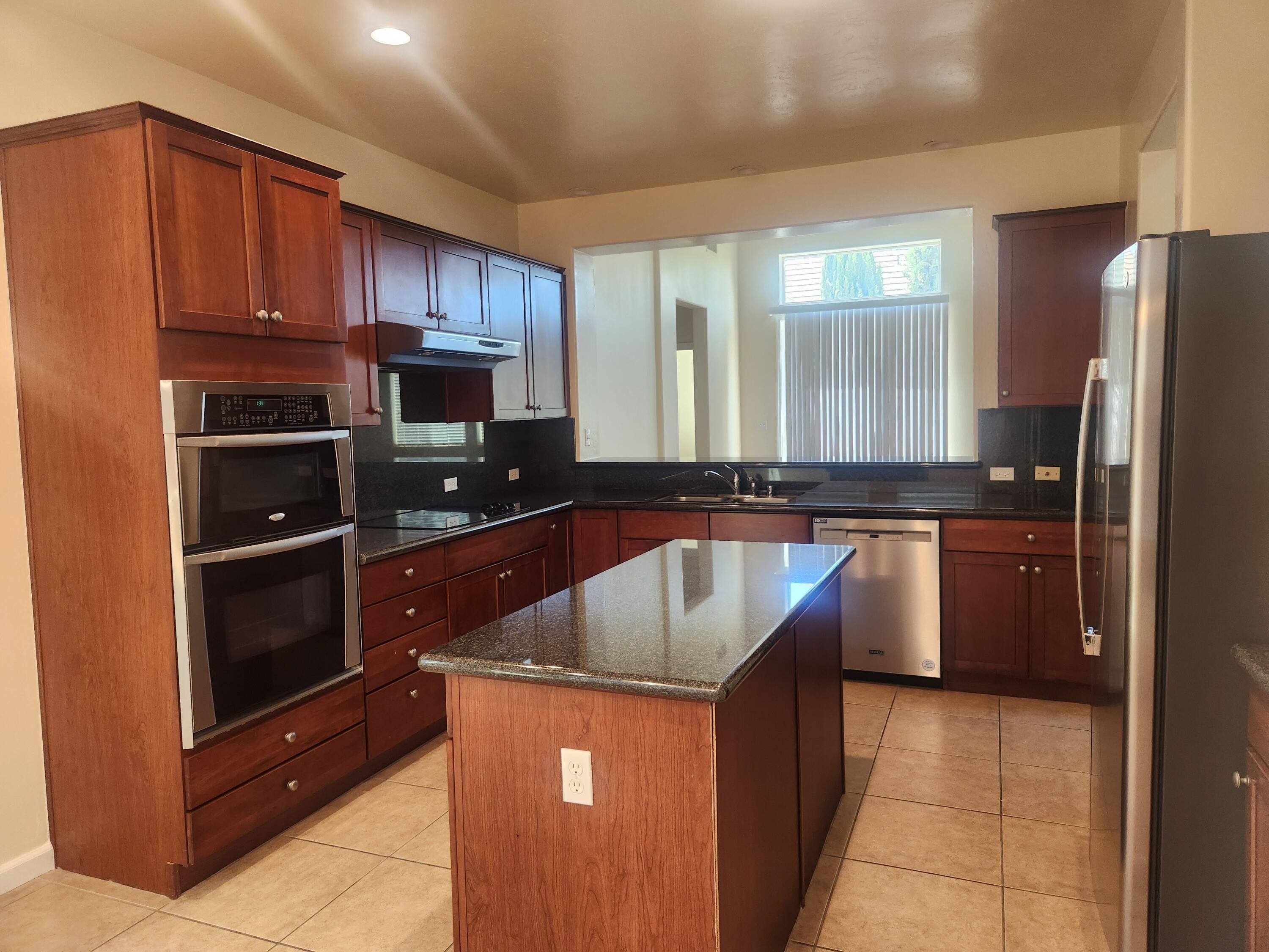 1615 N Volterra Ct, Visalia, CA 93291