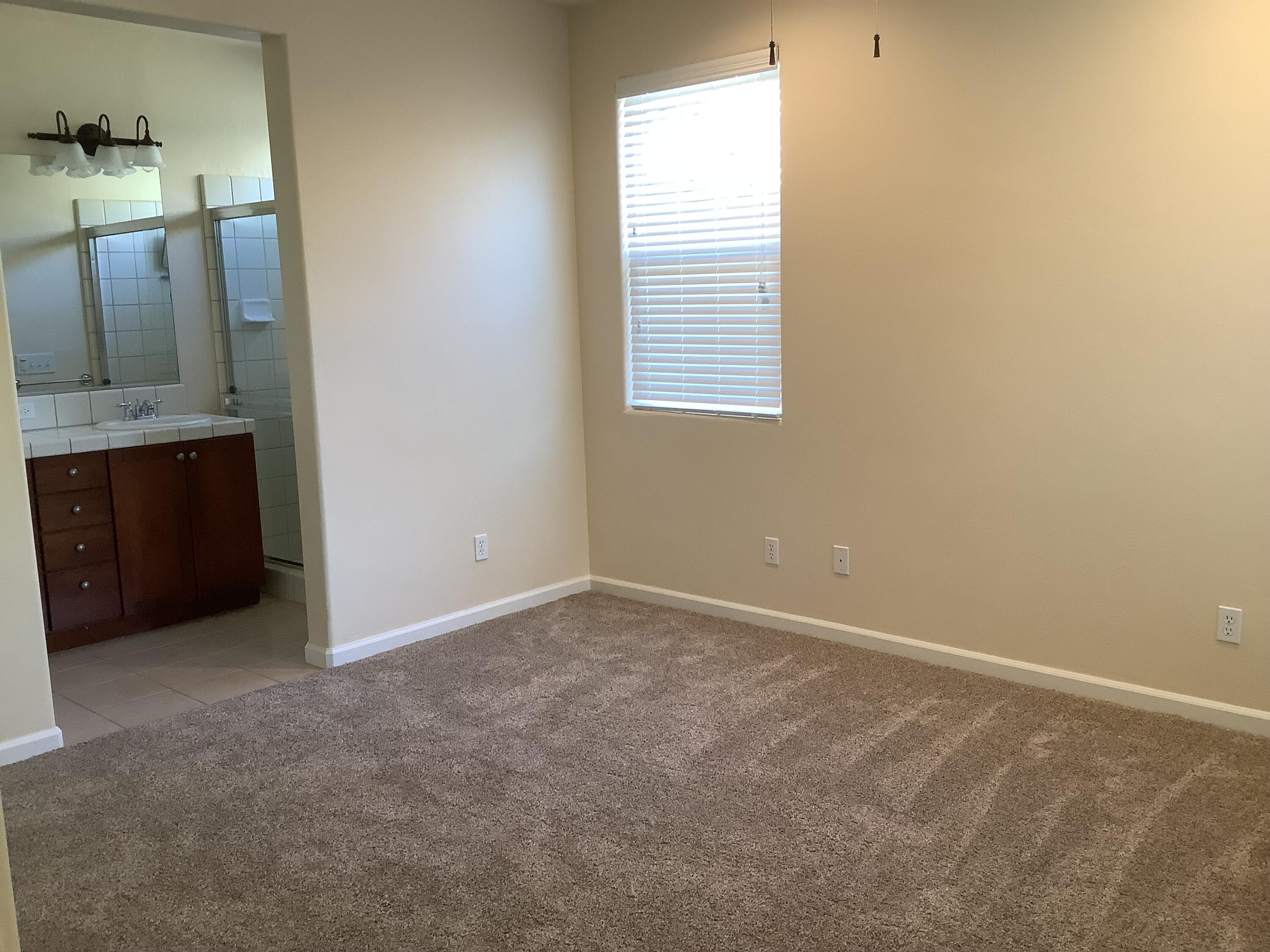 1615 N Volterra Ct, Visalia, CA 93291