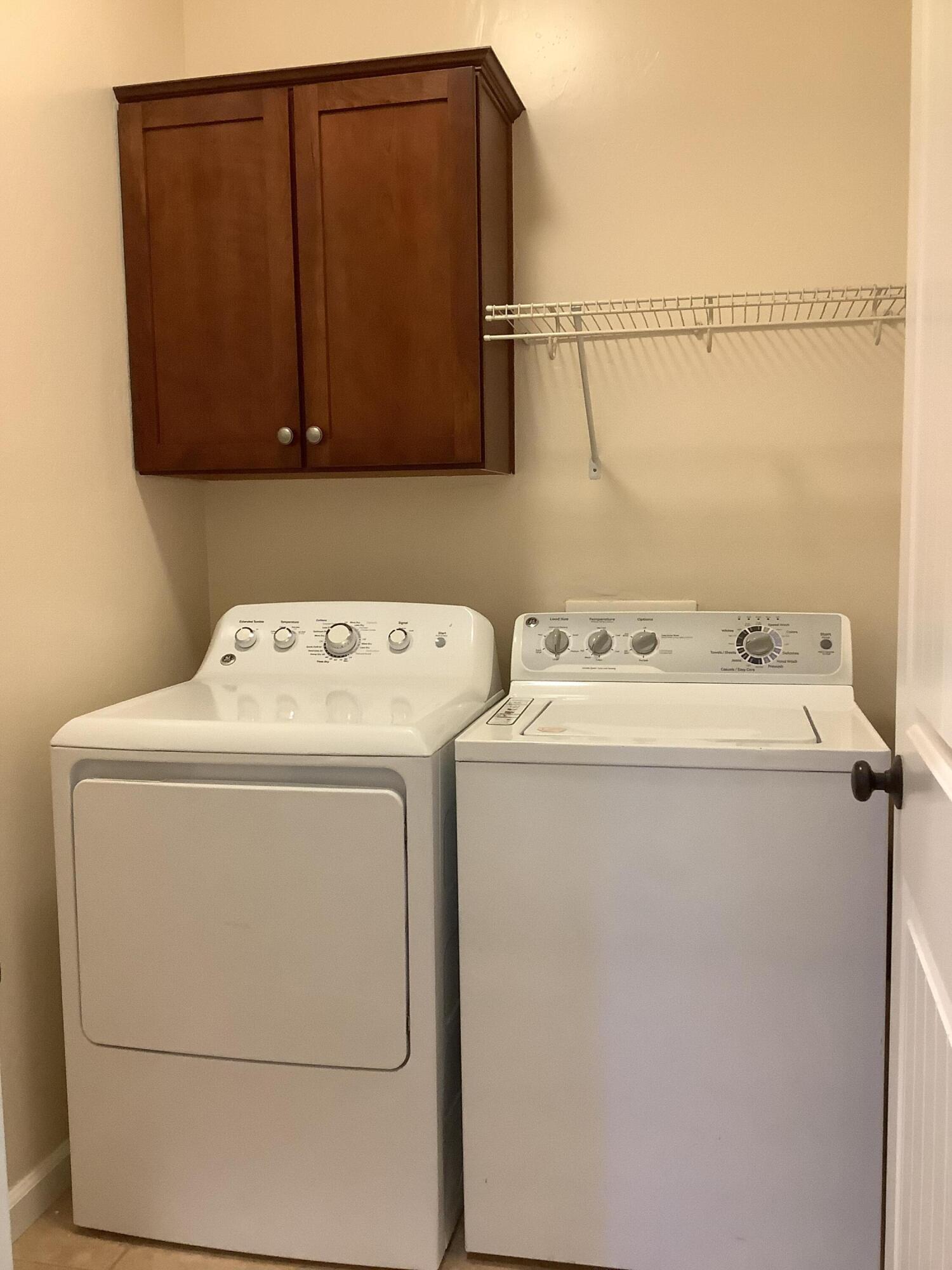 1615 N Volterra Ct, Visalia, CA 93291