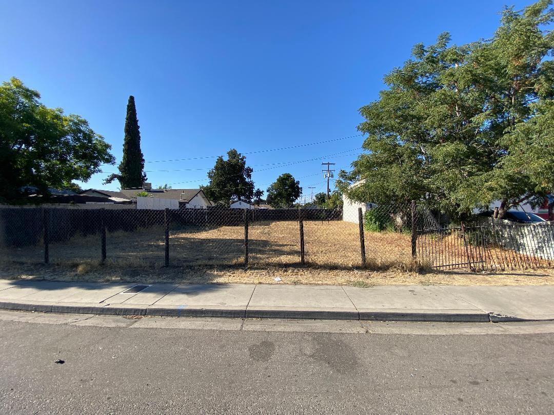 128 W Houston Ave, Visalia, CA 93291